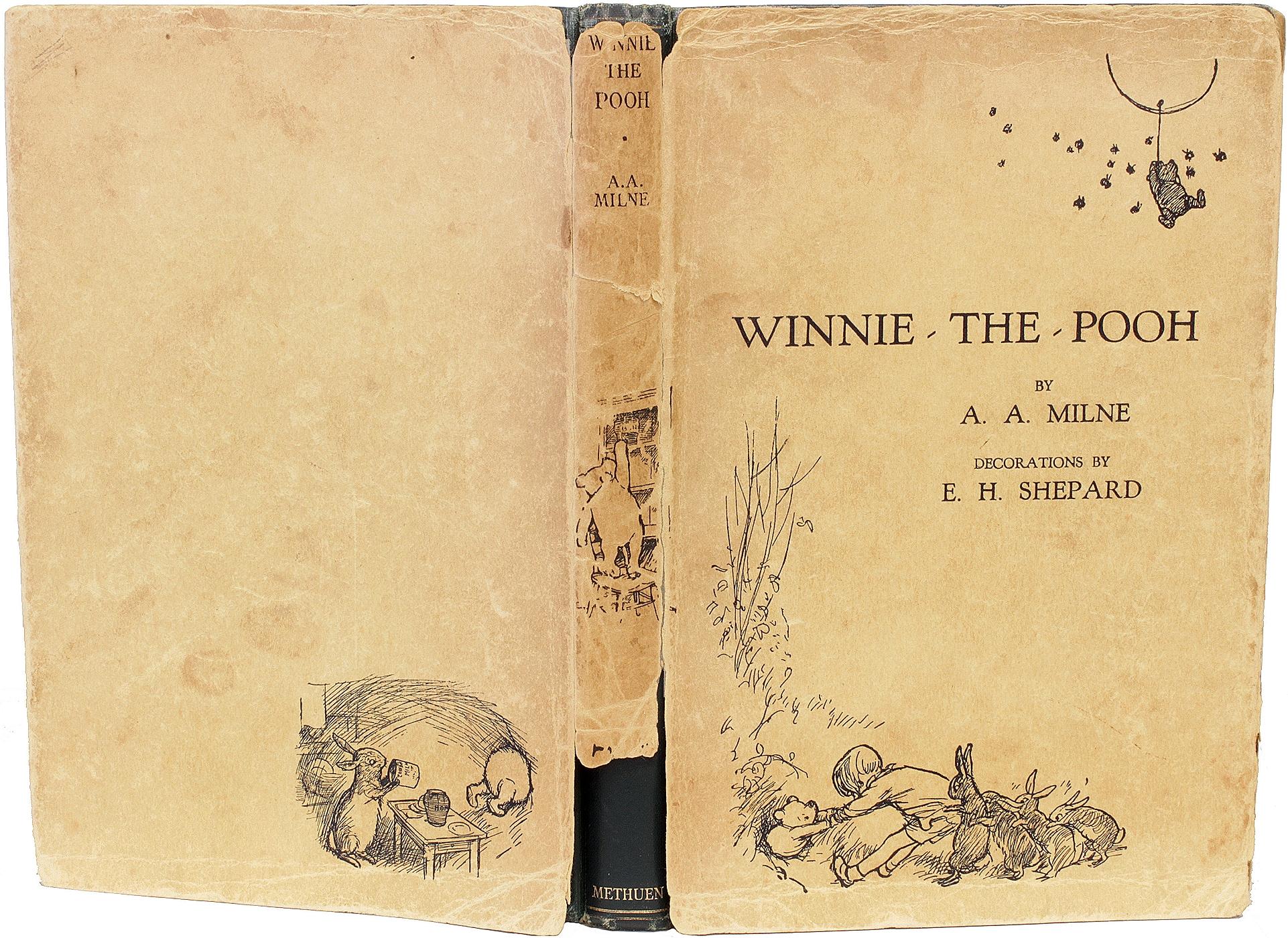 AUTORE: MILNE, A. A. MILNE 

TITOLO: Winnie The Pooh.

EDITORE: Londra: Methuen & Co. Ltd., 1926.

DESCRIZIONE: PRIMA EDIZIONE PRIMA STAMPA. 1 volume, illustrato da E. H. Shephard. Rilegato in tela verde originale stampata in oro, con bordo