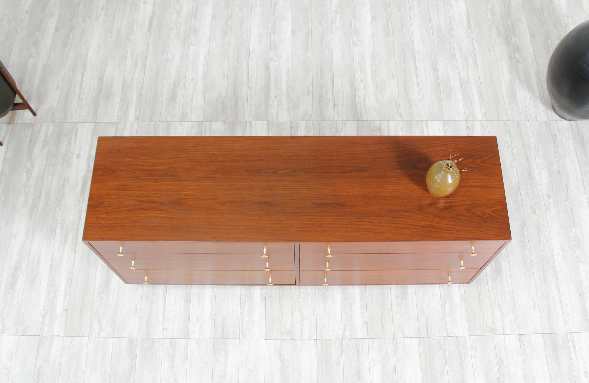 Milo Baughman 6-Drawer Walnut Dresser for Glenn of California In Excellent Condition In Los Angeles, CA