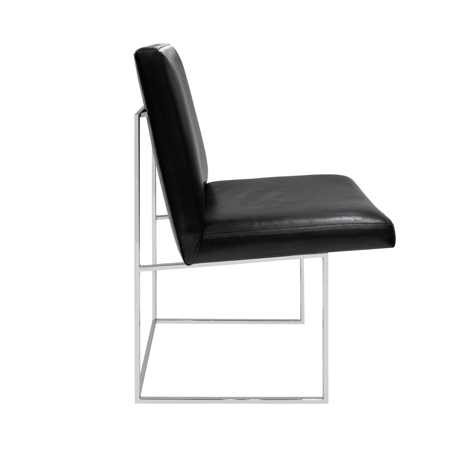 Chaise de bureau avec structure sculpturale en chrome poli recouverte de cuir noir par Milo Baughman pour Thayer Coggin, américaine, années 1970. Cette chaise est magnifiquement fabriquée et très confortable. 