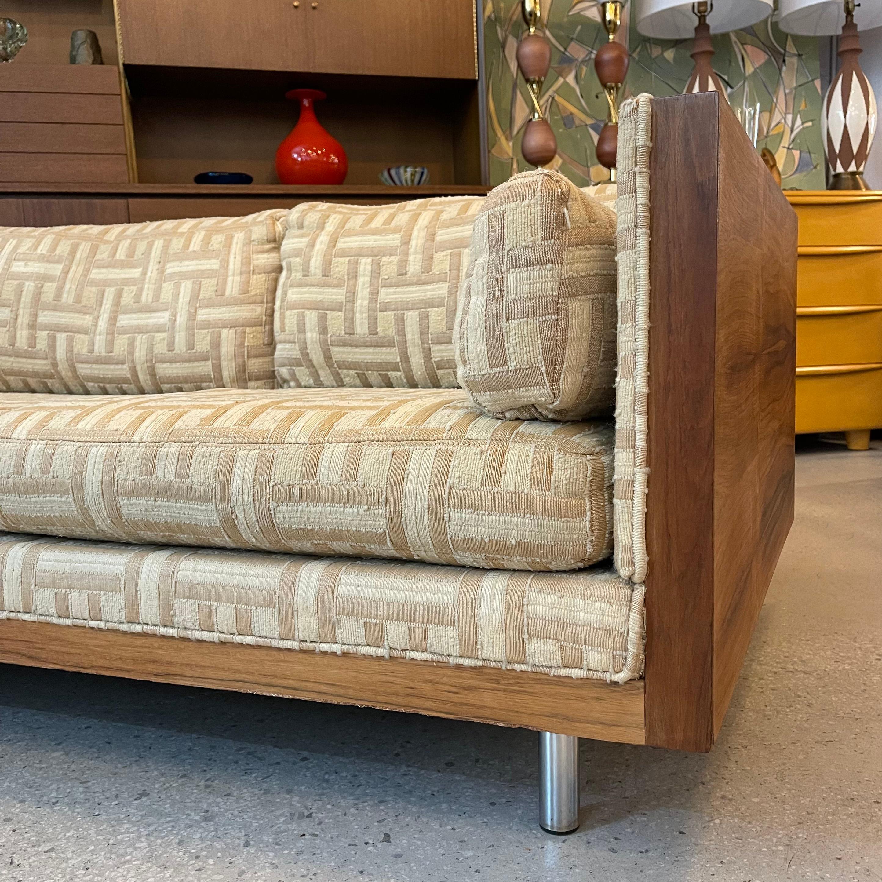Mid-Century Modern Rosewood Case Sofa By Milo Baughman  For Sale 4
