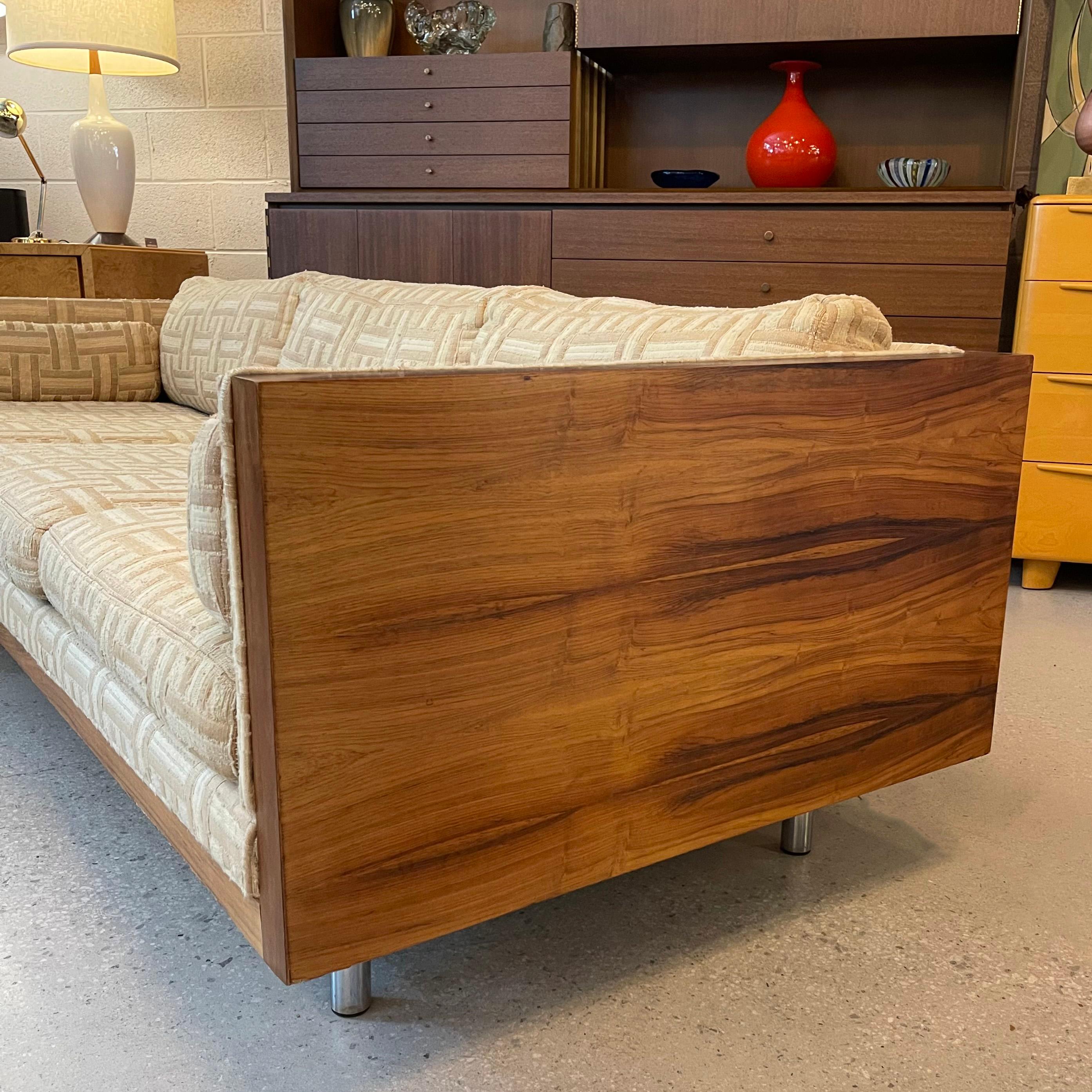 Mid-Century Modern Rosewood Case Sofa By Milo Baughman  For Sale 3