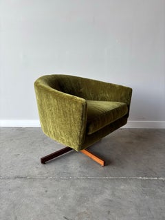 Milo Baughman Barrel Swivel Chair, 1960s, Thayer Coggin