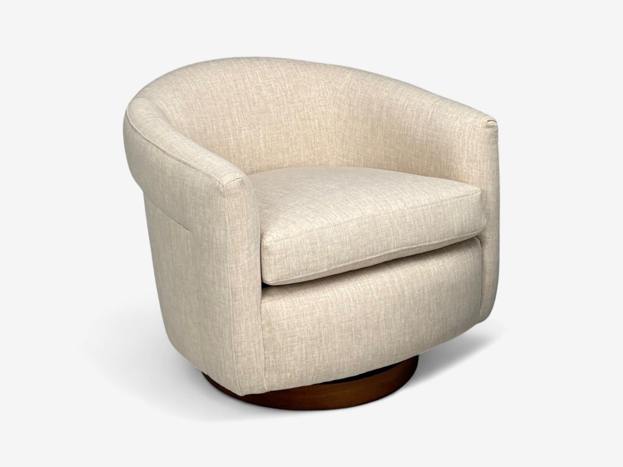 Milo Baughman, tapisserie beige, noyer, chaises basculantes et pivotantes, États-Unis, années 1970 Bon état - En vente à Manhasset, NY