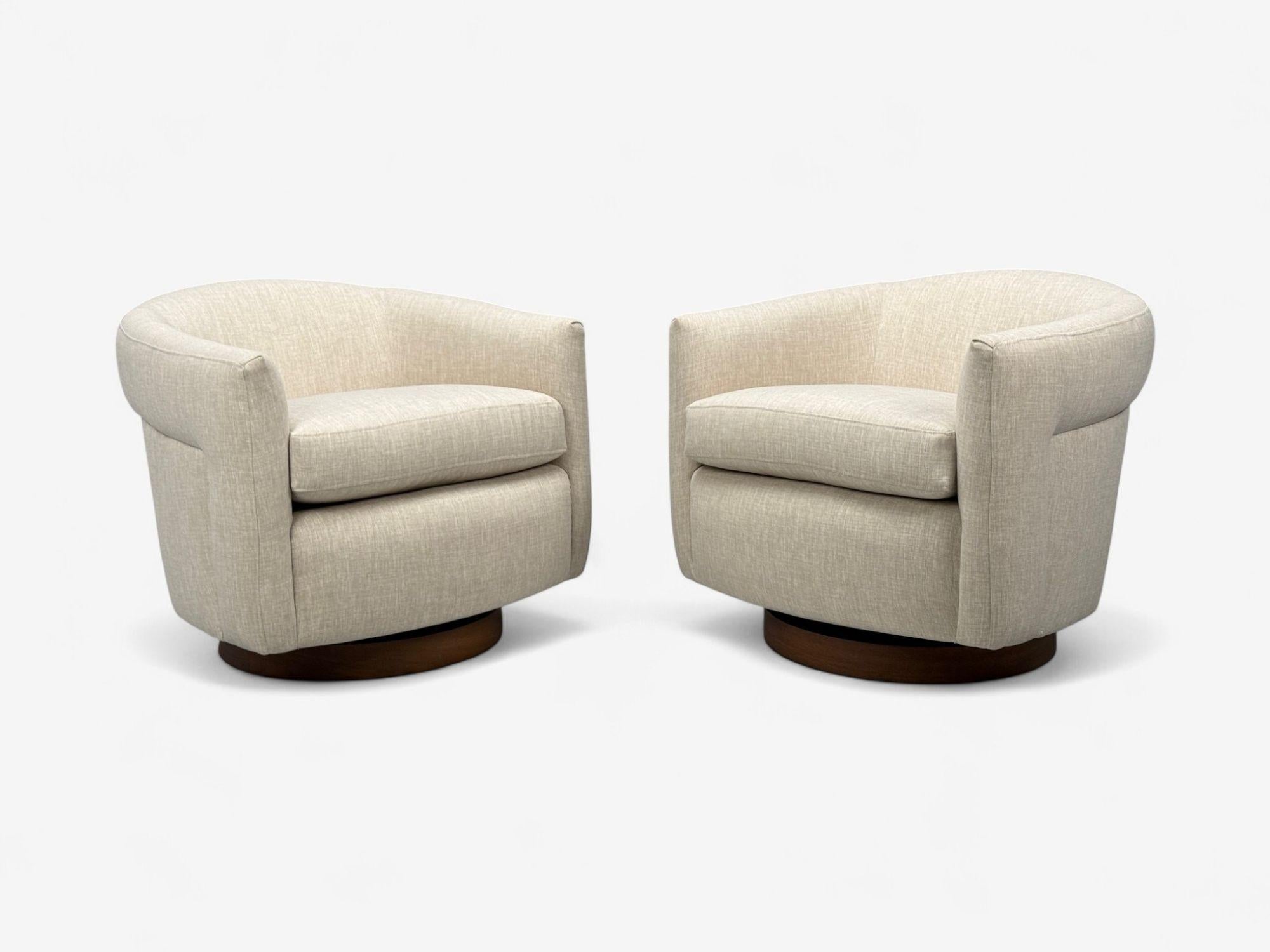 Fin du 20e siècle Milo Baughman, tapisserie beige, noyer, chaises basculantes et pivotantes, États-Unis, années 1970 en vente