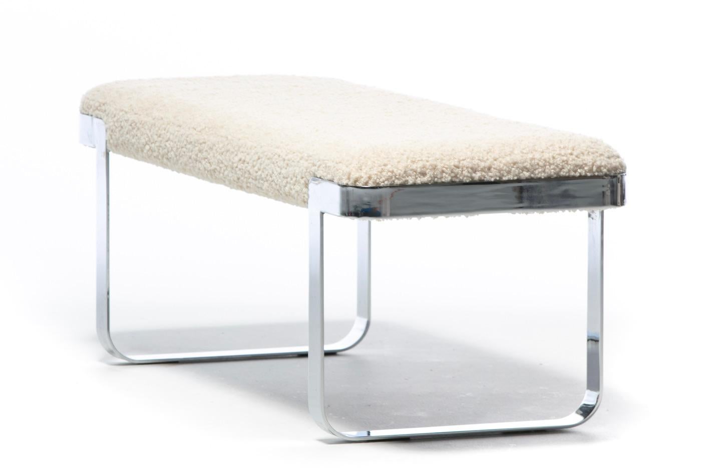 Tri-Mark Designs Bench with Chrome Frame & Ivory Bouclé Upholstery c. 1970s In Good Condition For Sale In Saint Louis, MO