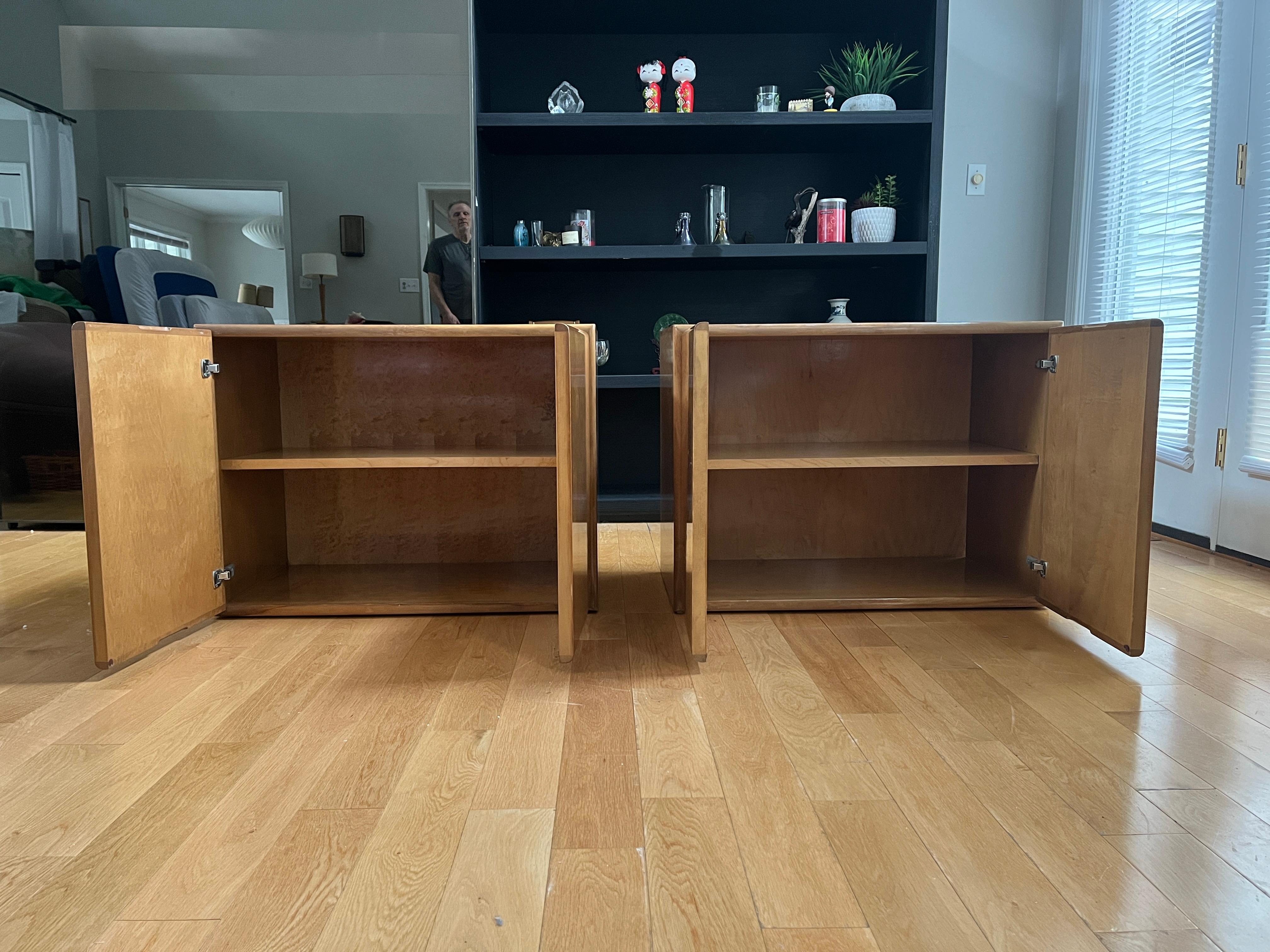 Milo Baughman Birdseye Maple MCM Night Stands/Credenza with Gold Base In Good Condition For Sale In Southampton, NJ
