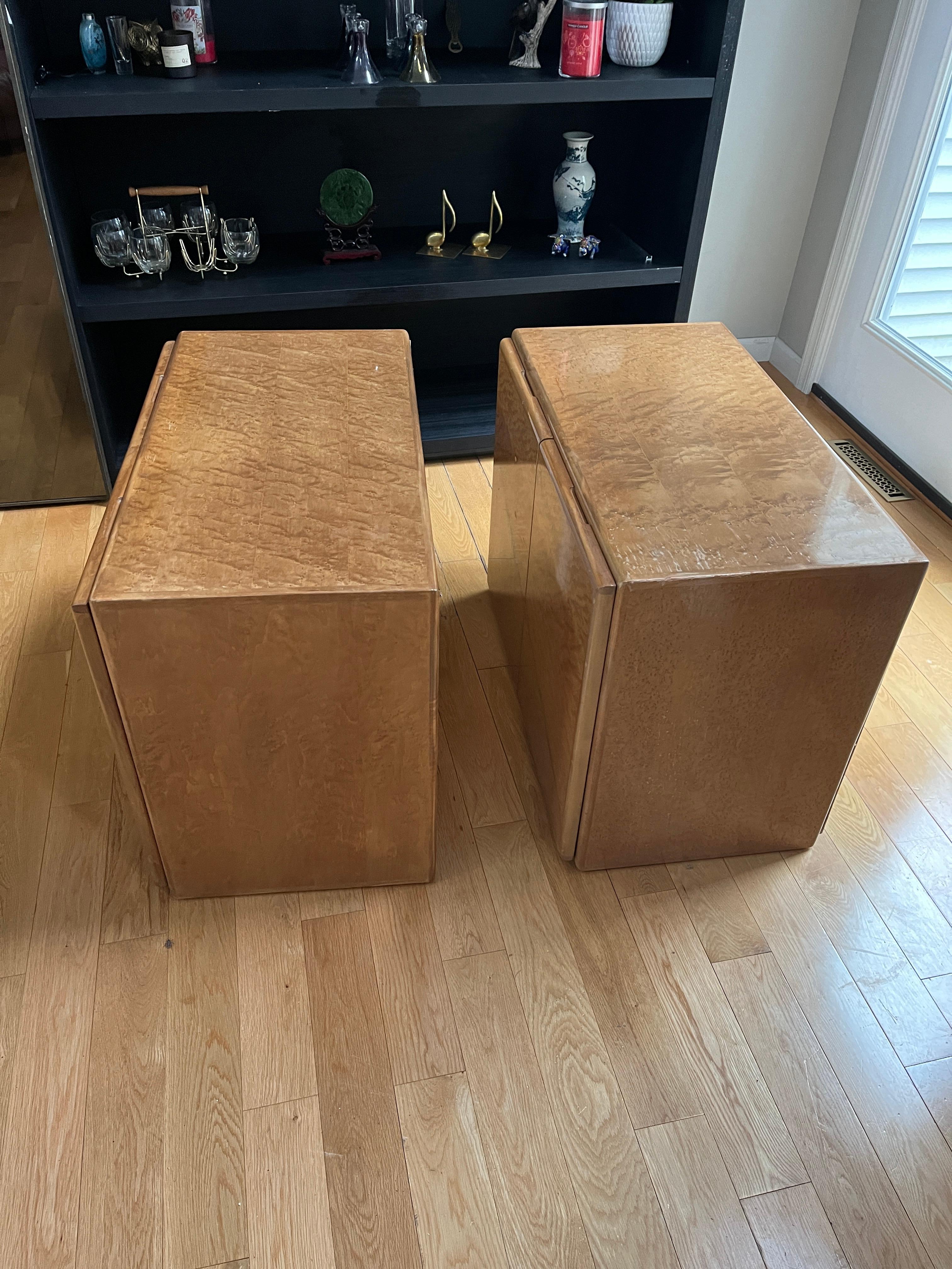Milo Baughman Birdseye Maple MCM Night Stands In Good Condition For Sale In Southampton, NJ