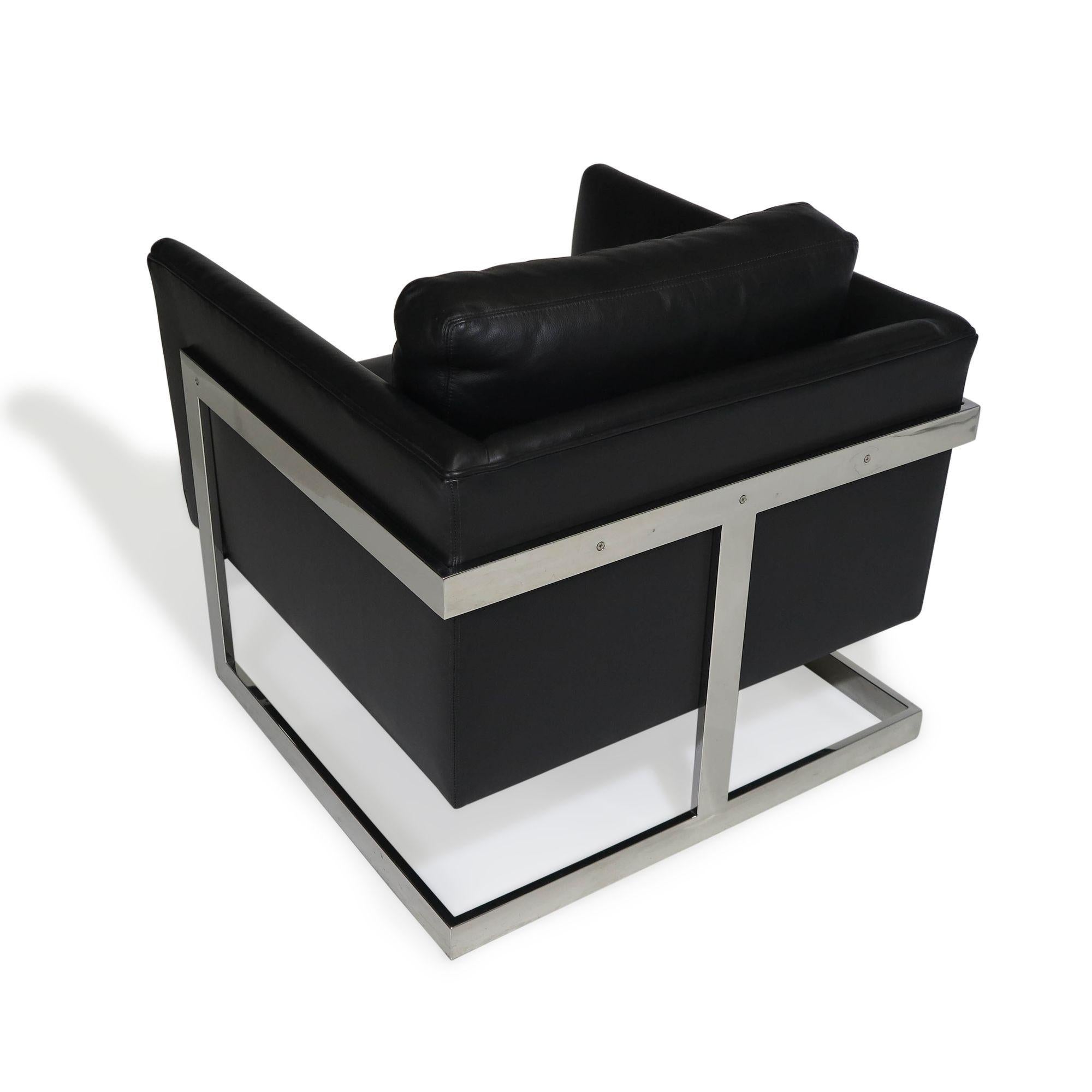 Milo Baughman für Thayer Coggin Loungesessel mit verchromtem Flachstangengestell und schwarzem Leder.
Abmessungen B 29'' x T 31'' x H 30''
Sitzhöhe 16.50''