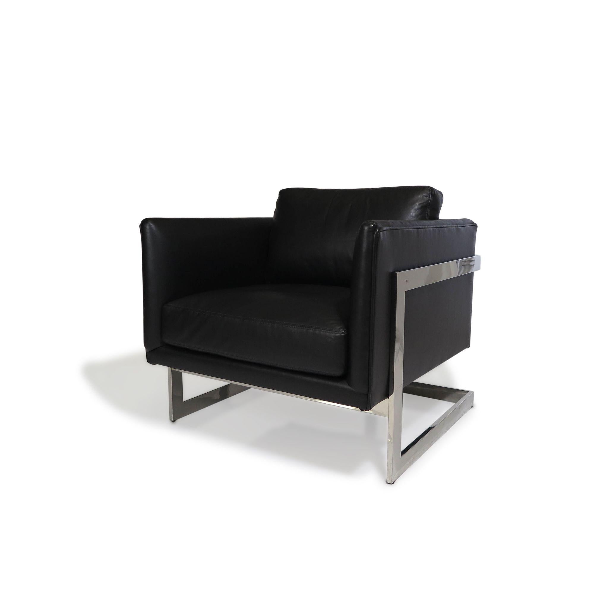 Mid-Century Modern Milo Baughman Black Leather and Chrome Lounge Chair for Thayer Coggin For Sale