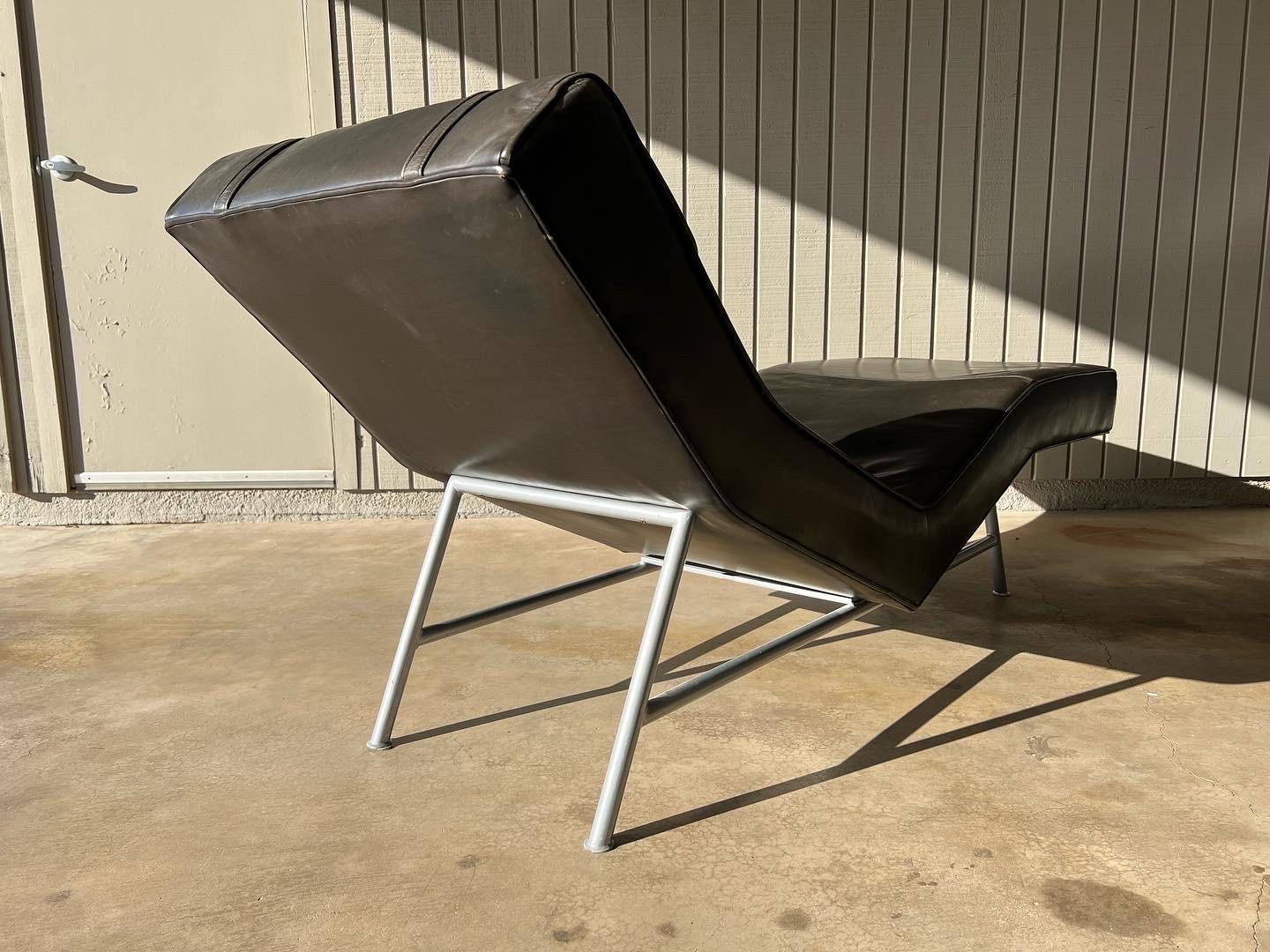 Mid-Century Modern Milo Baughman Black Leather Fred Chaise Lounge Chair for Thayer Coggin For Sale