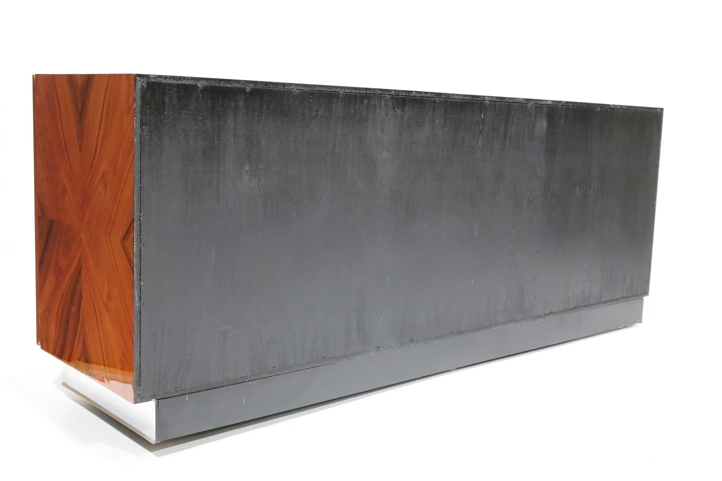 Credenza in palissandro abbinata a libri di Milo Baughman in vendita 5
