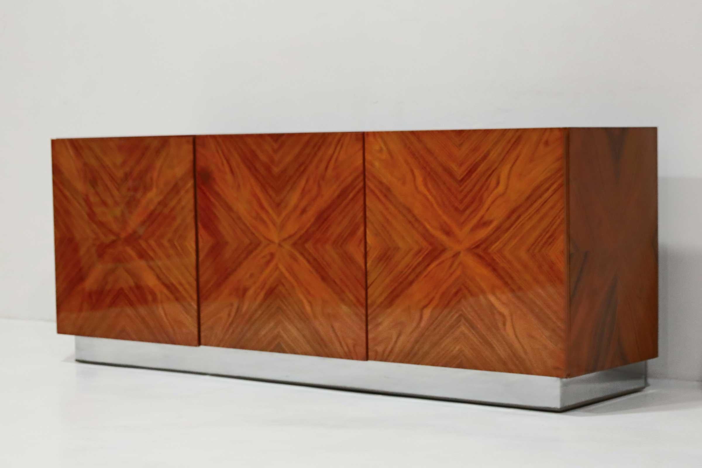 Mid-Century moderno Credenza in palissandro abbinata a libri di Milo Baughman in vendita