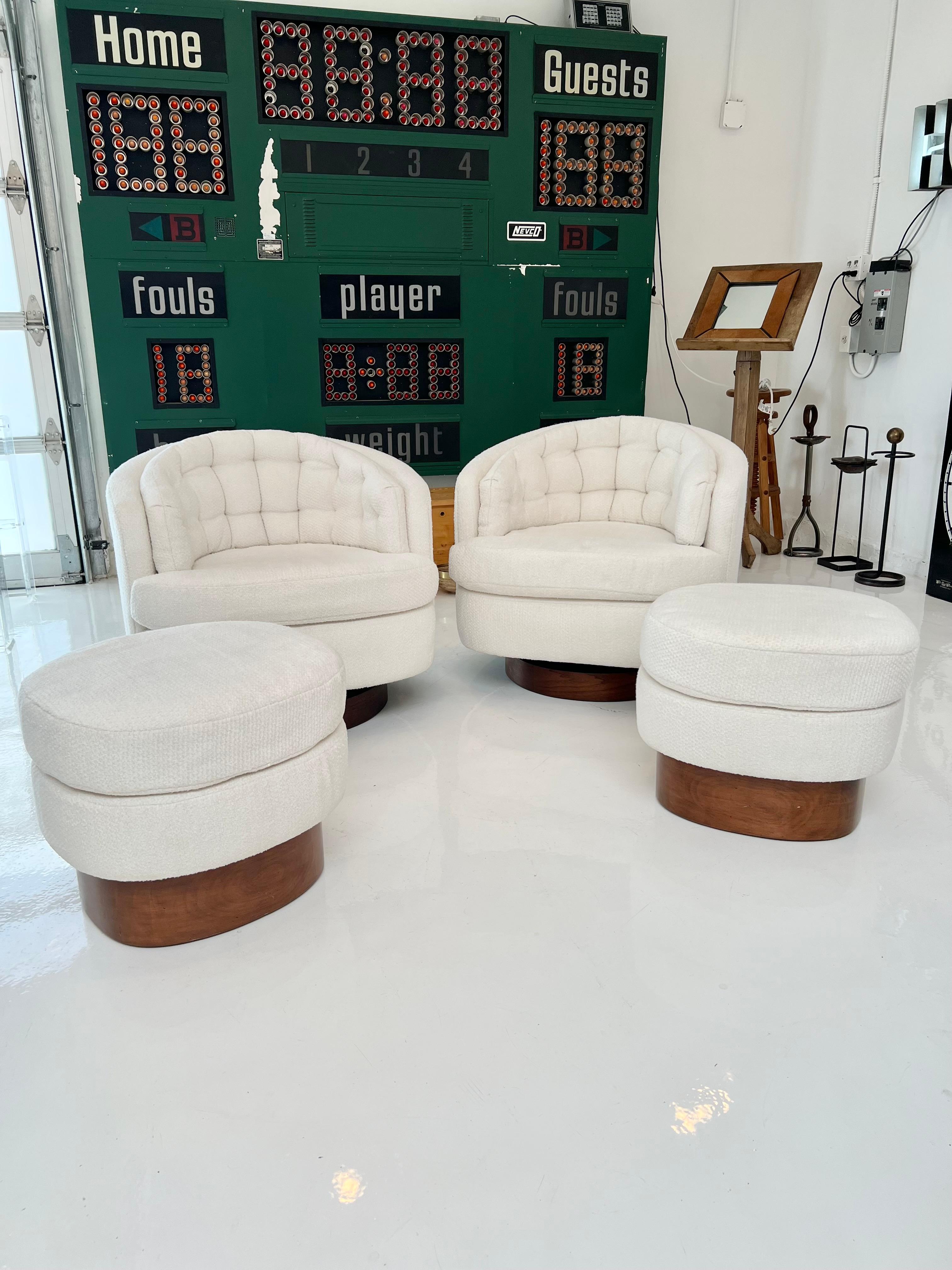 Milo Baughman Boucle Swivel Chairs with Matching Ottomans, 1960s USA In Good Condition In Los Angeles, CA