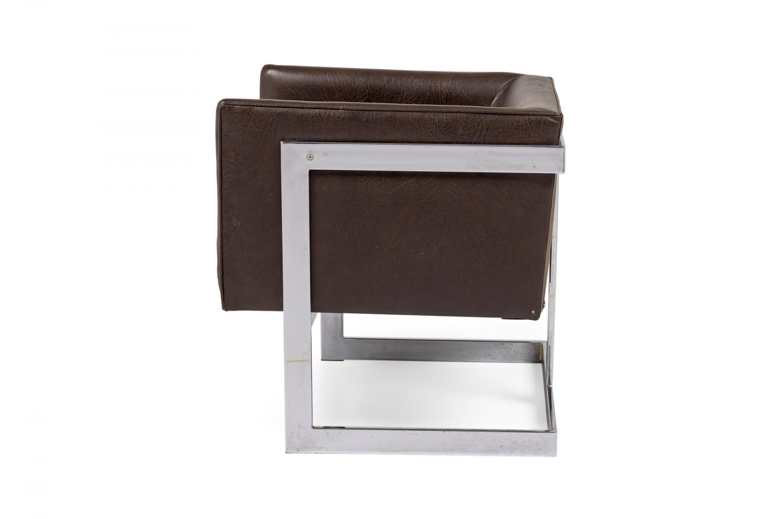 Mid-Century Modern Fauteuil de salon/fauteuil cubique en vinyle brun Milo Baughman en vente