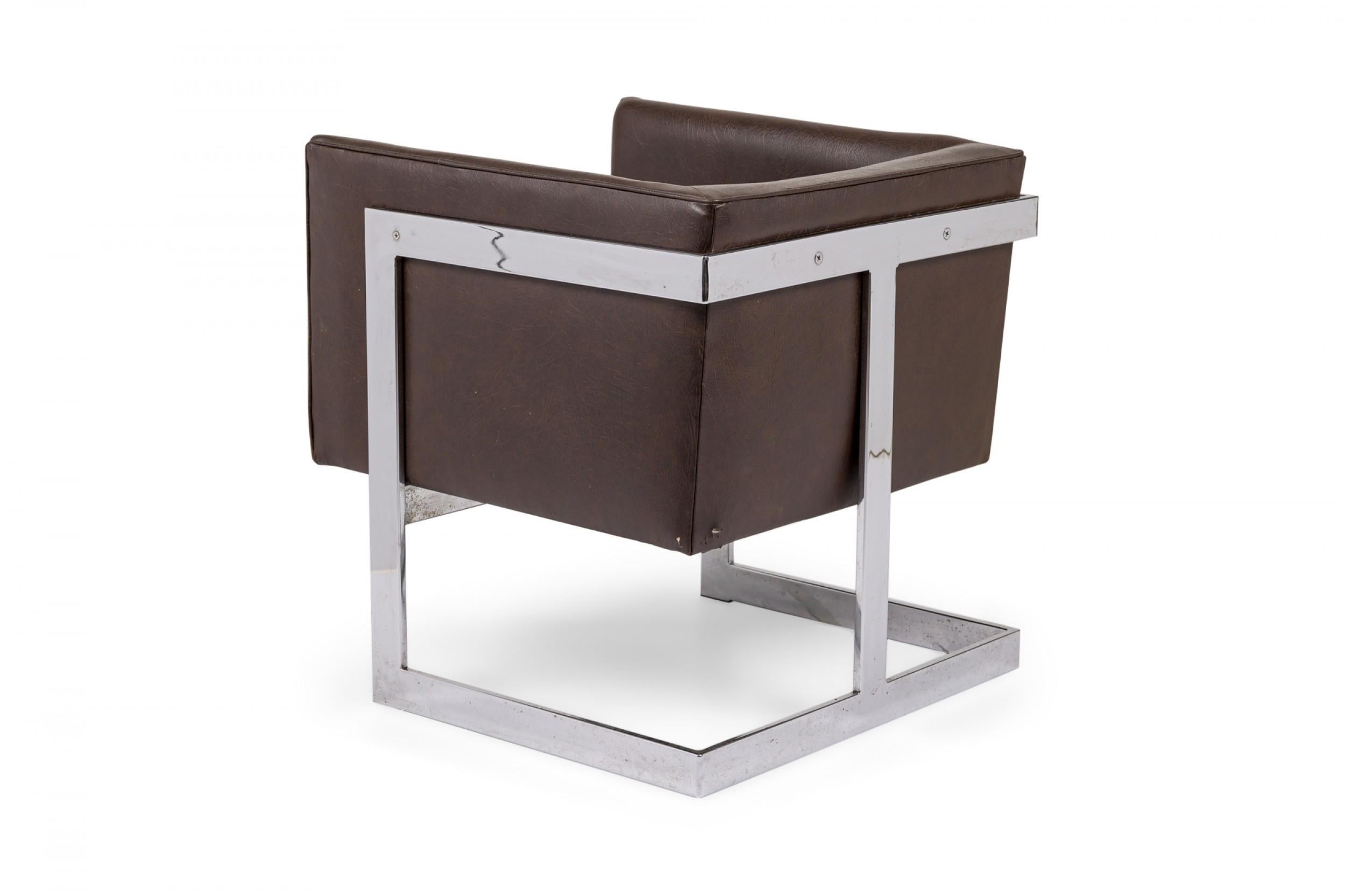 Américain Fauteuil de salon/fauteuil cubique en vinyle brun Milo Baughman en vente