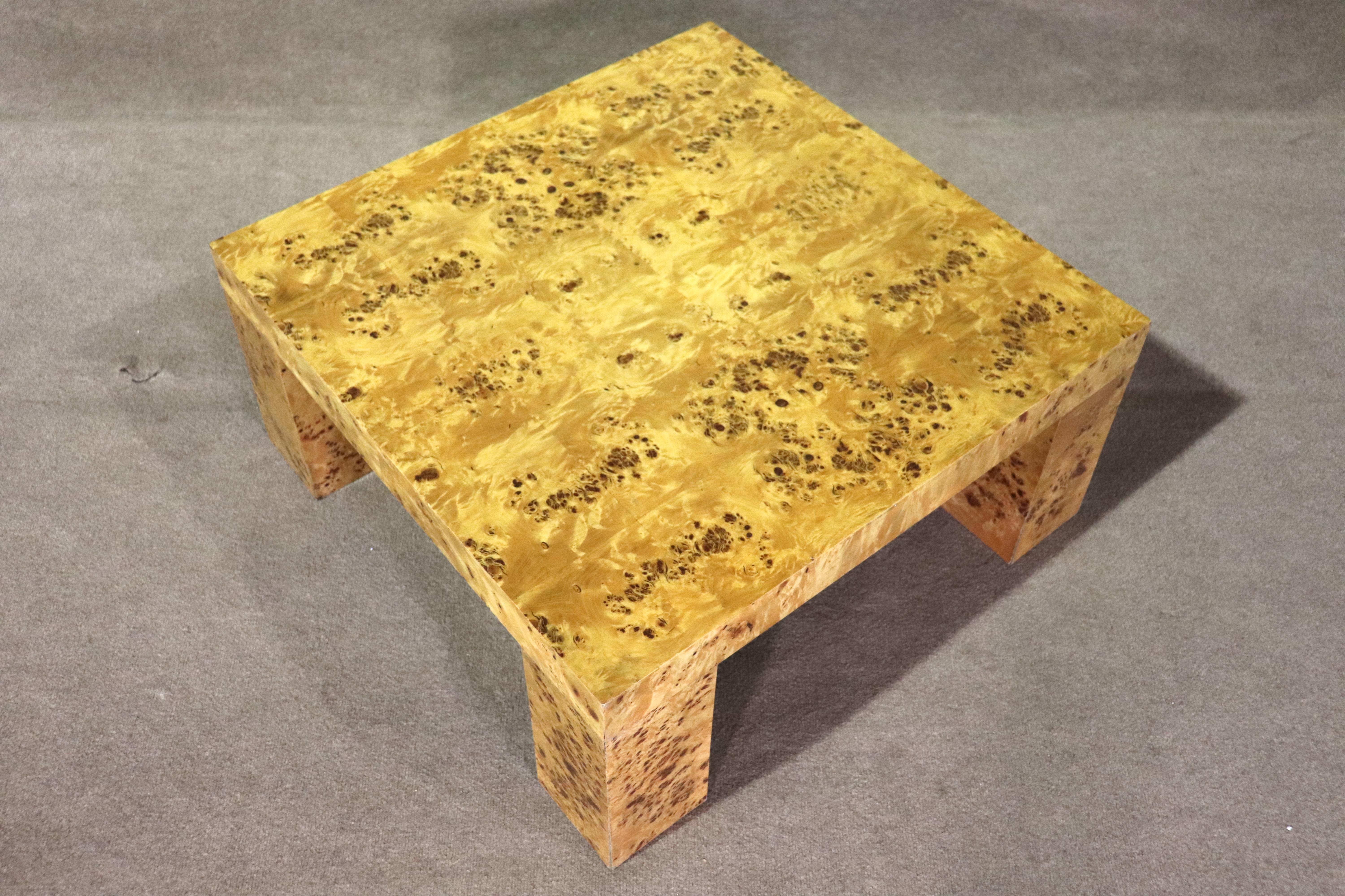 Milo Baughman Burl Coffee Table In Good Condition For Sale In Brooklyn, NY