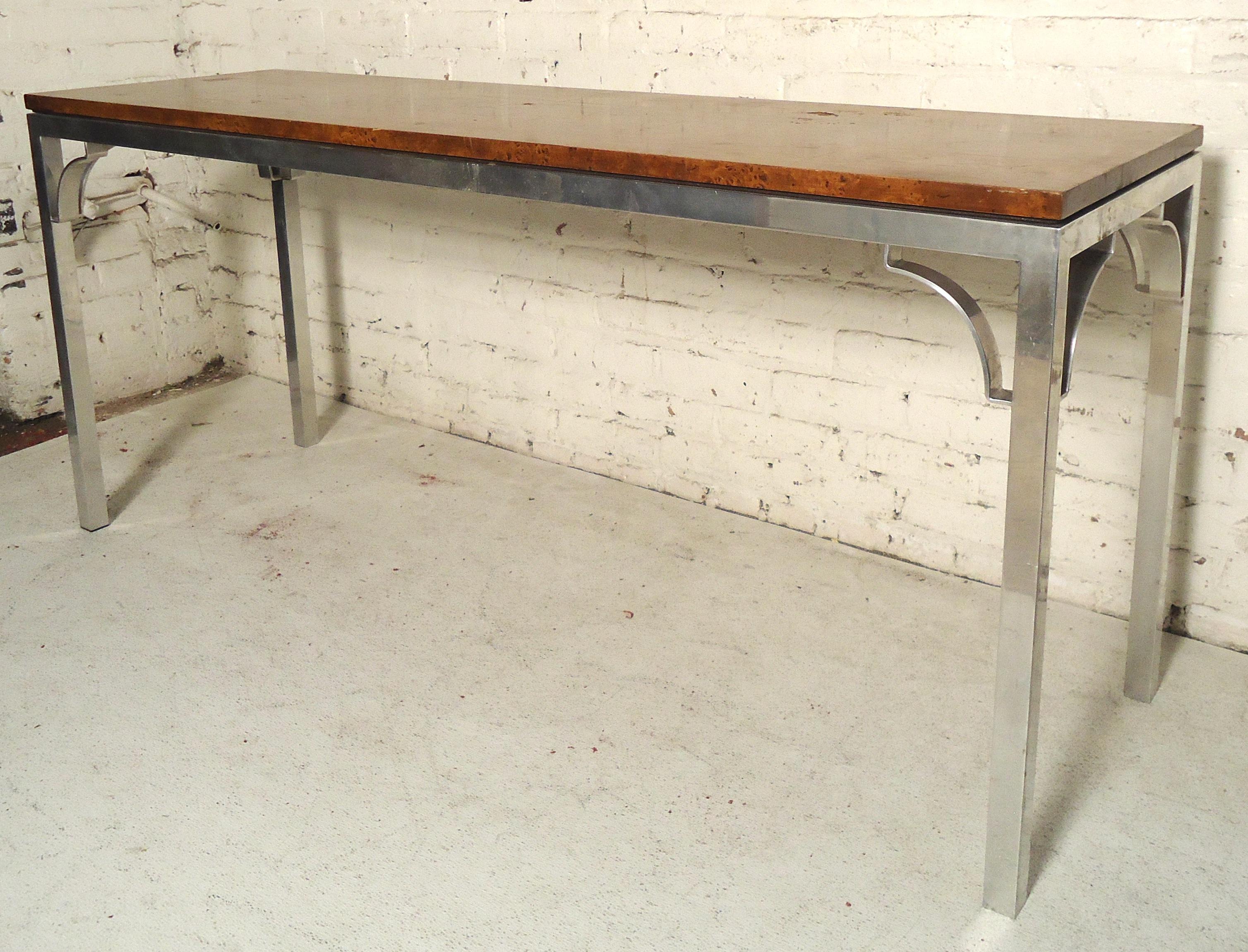 Mid-Century Modern burl top table with chrome base. 

(Please confirm item location - NY or NJ - with dealer).
 