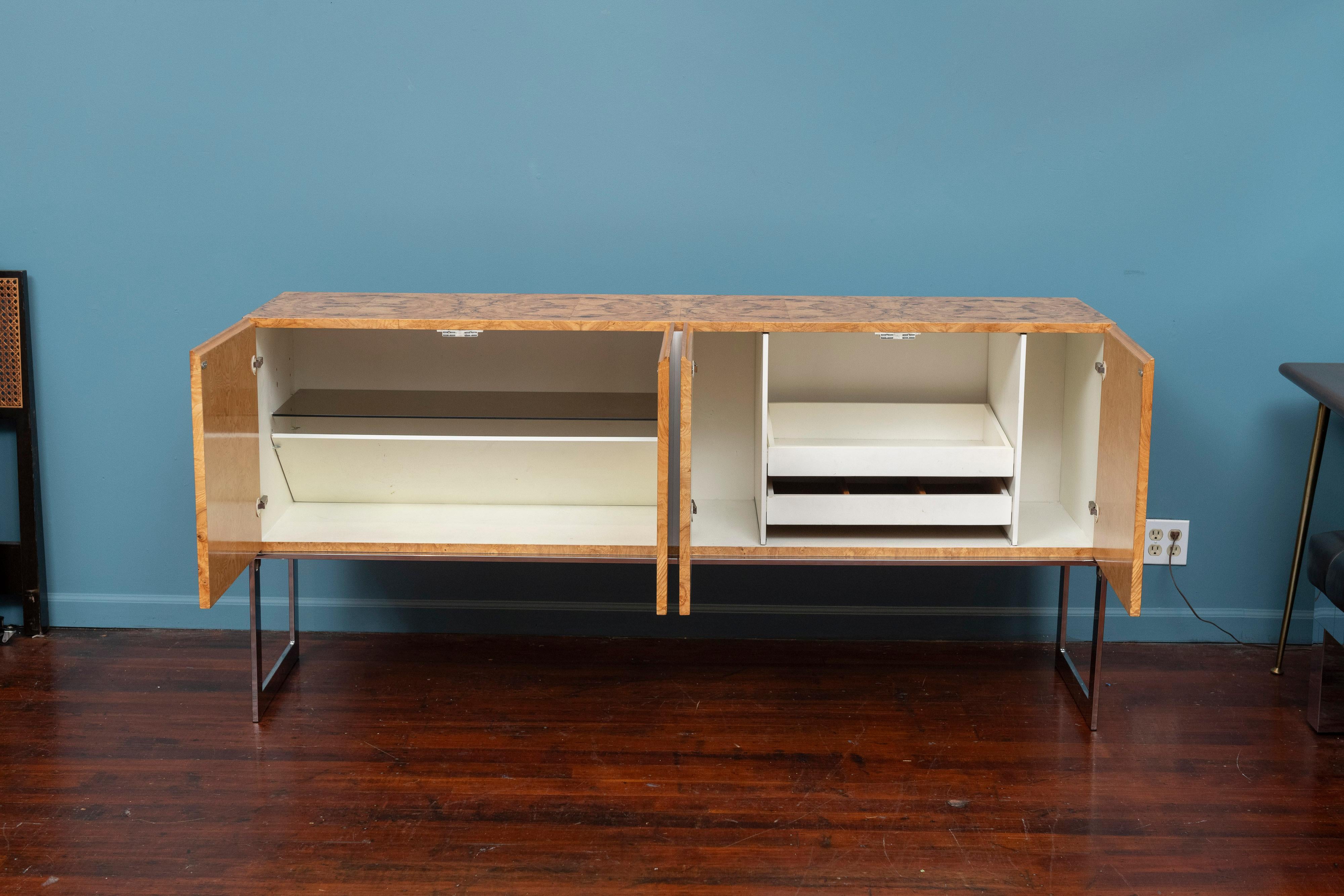 Milo Baughman Burl Credenza for Thayer Coggin In Good Condition In San Francisco, CA
