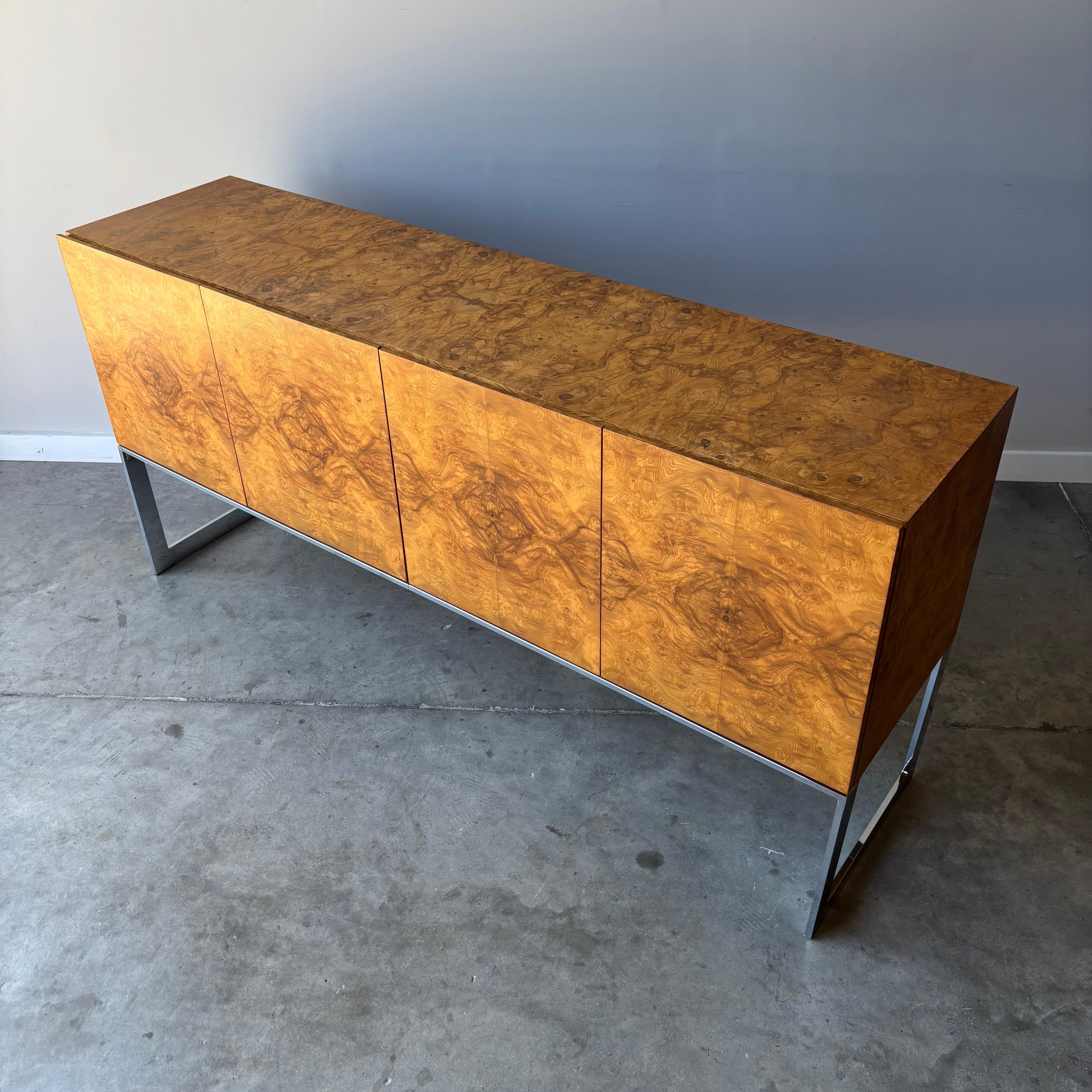 XX secolo Credenza in radica di Milo Baughman, Thayer Coggin, anni '70 in vendita