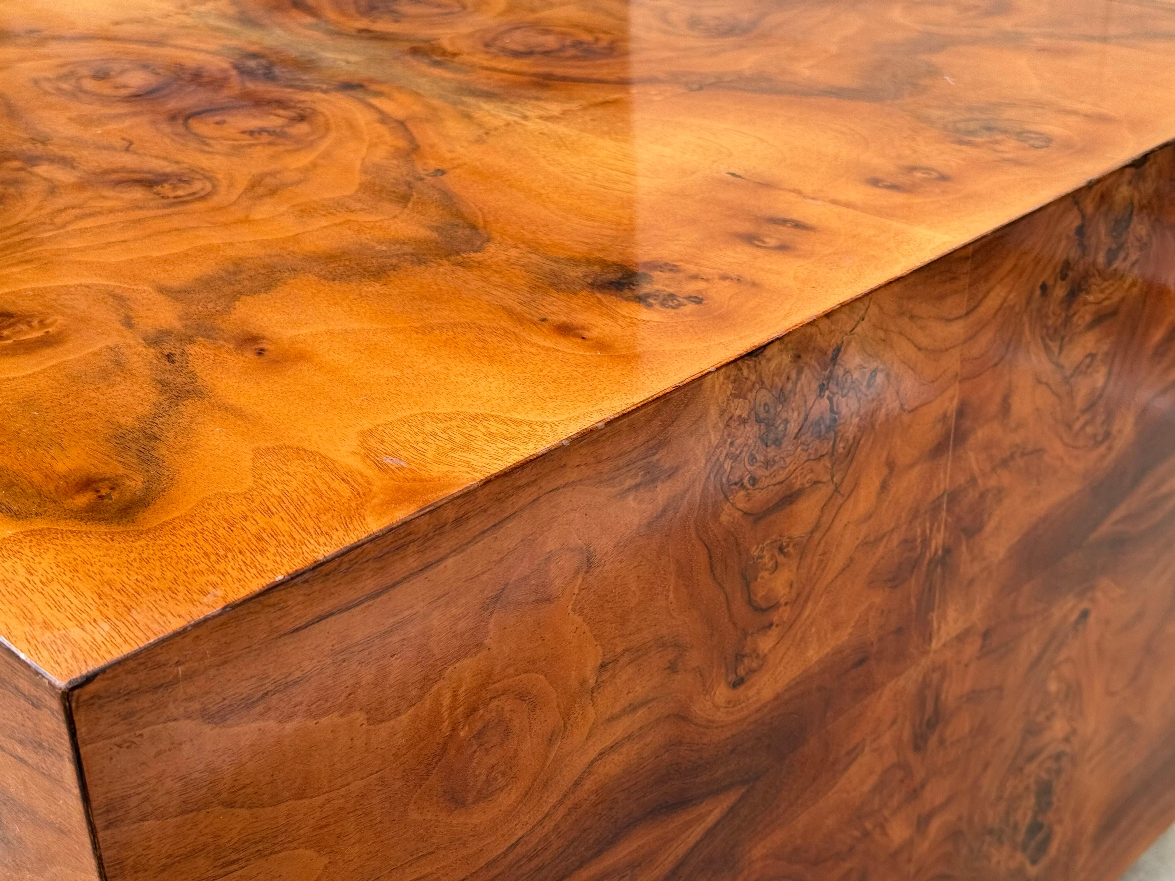 Milo Baughman Burl Wood Coffee End Table, Circa 1970s Estadounidense en venta