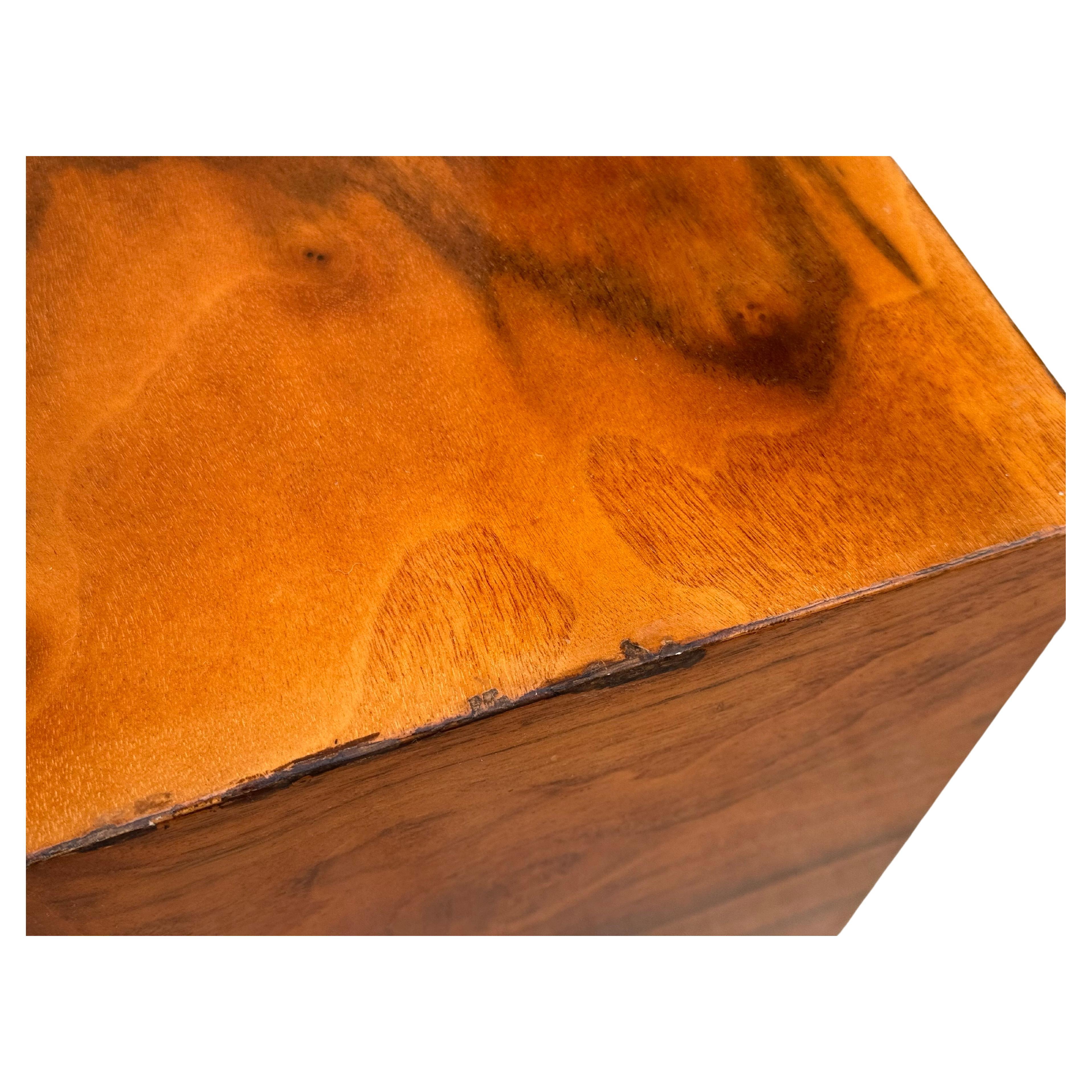 Milo Baughman Burl Wood Coffee End Table, Circa 1970s Madera de burl en venta
