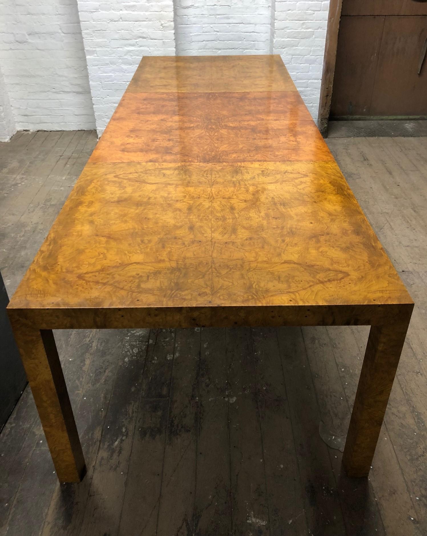 Milo Baughman Burl Wood Dining Table with Two Leaves In Good Condition In New York, NY