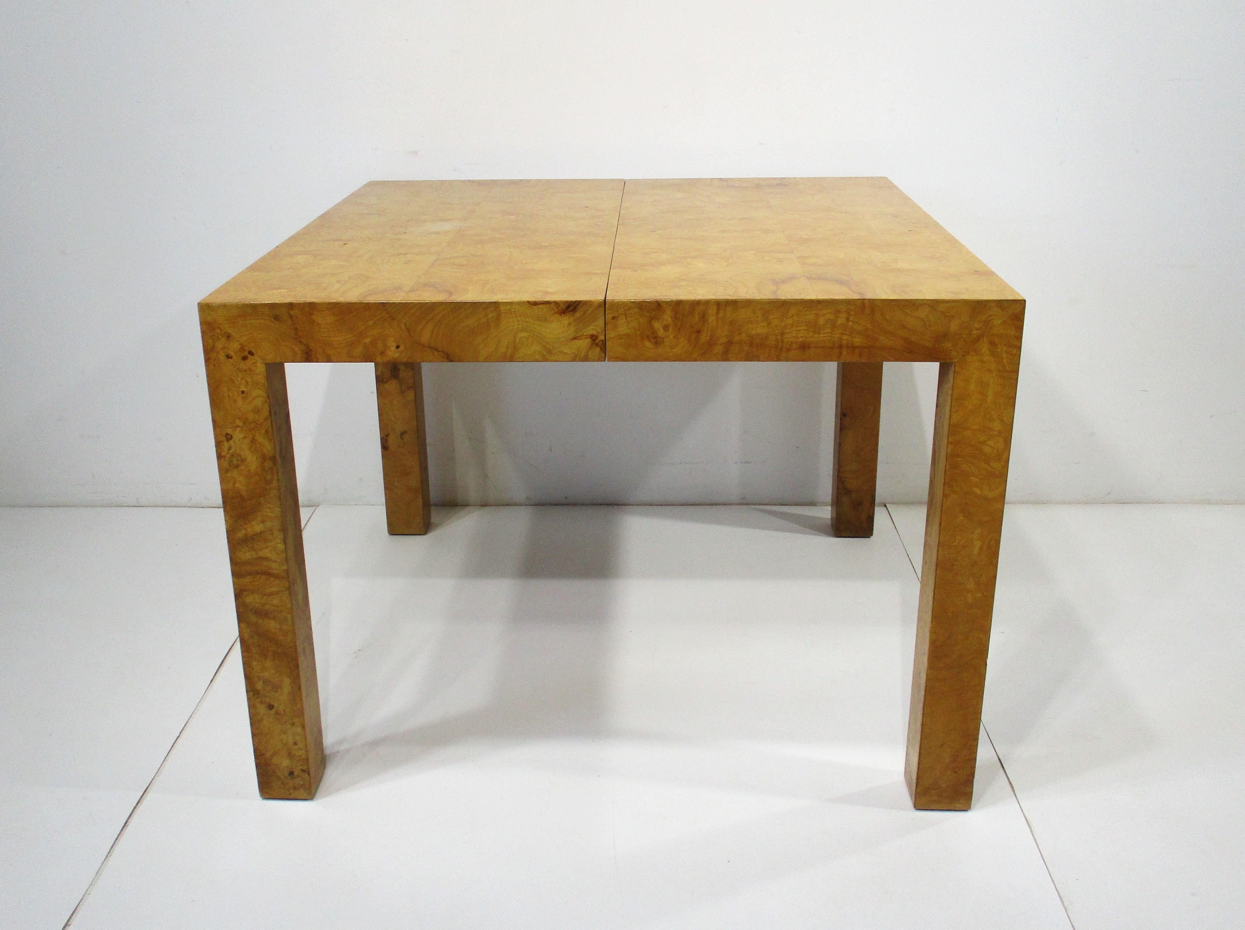 Milo Baughman Mesa de comedor extensible de madera de Burl para Thayer Coggin  en venta 6