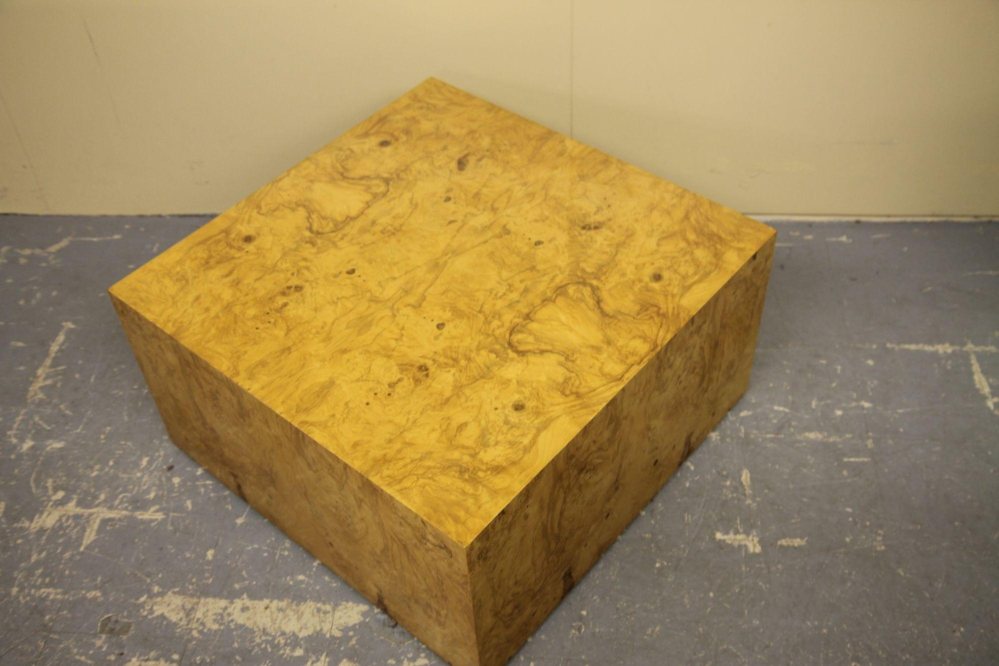 Mid-Century Modern Table basse en bois d'olivier brûlé Milo Baughman en vente