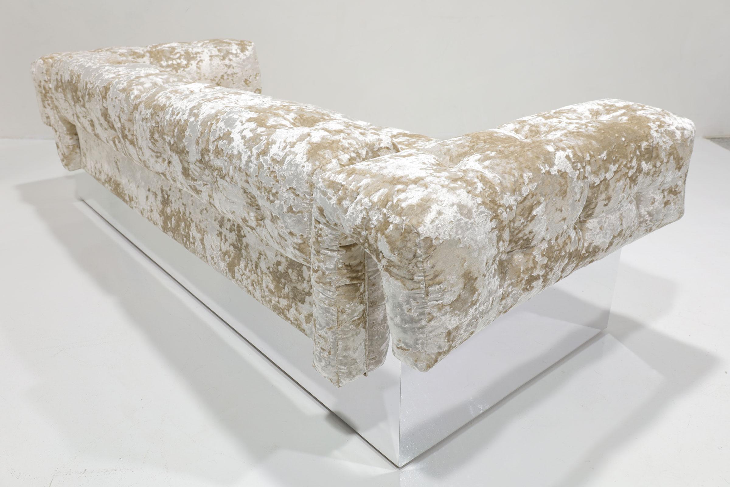 Milo Baughman Button Tufted Chrome Sofa in a Crushed Velvet In Good Condition For Sale In Dallas, TX