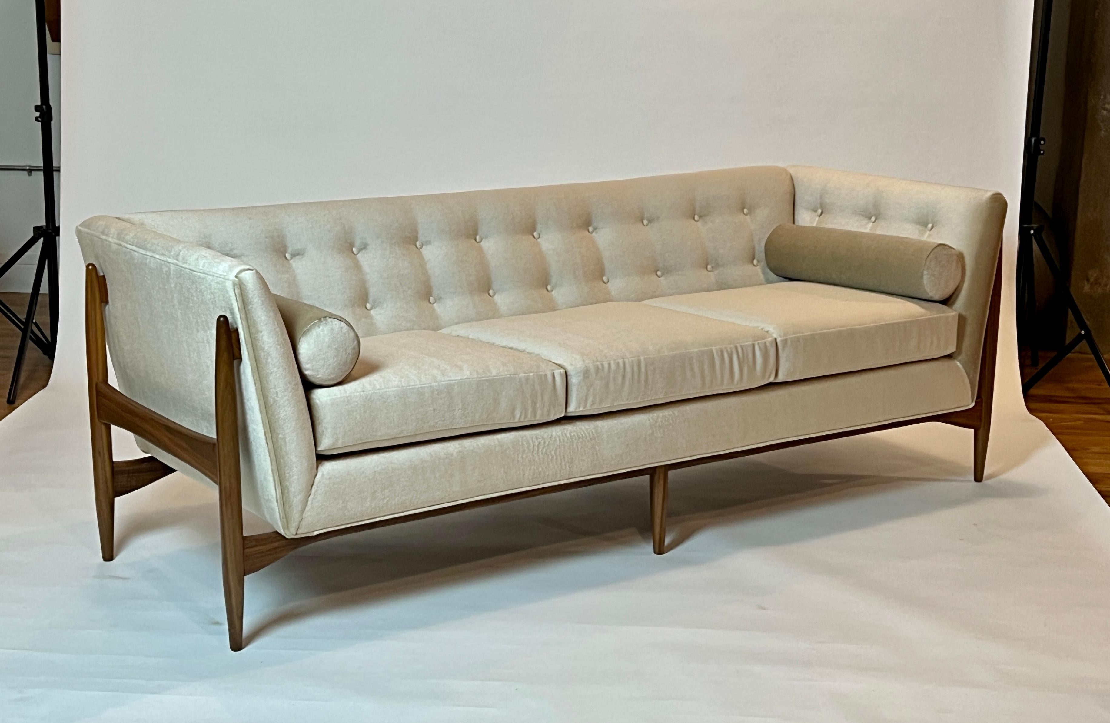 Mid-Century Modern Milo Baughman Button Up Sofa for Thayer Coggin For Sale