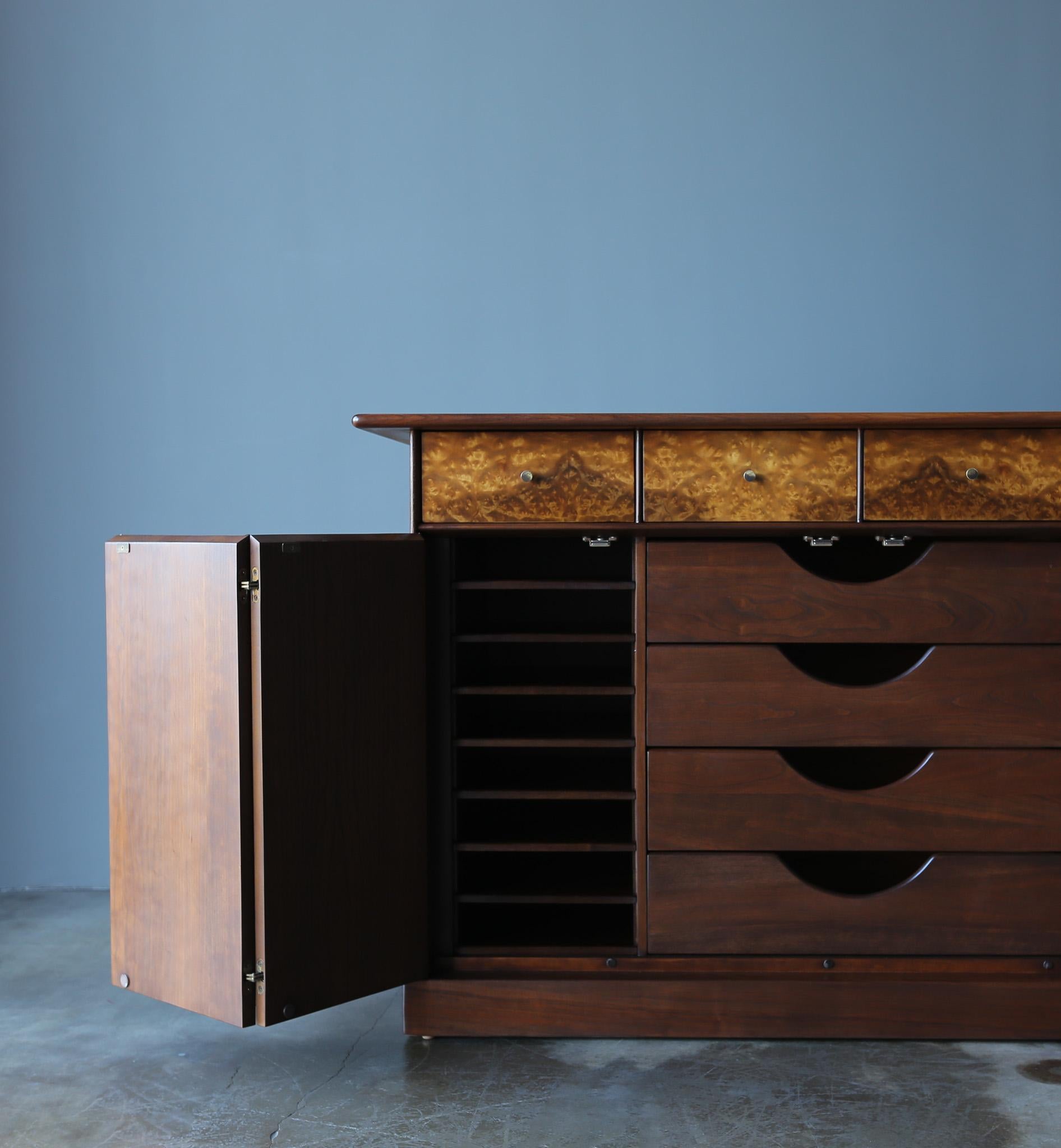 Milo Baughman Cabinet / Dresser for Directional, United States, c.1965 In Good Condition In Costa Mesa, CA