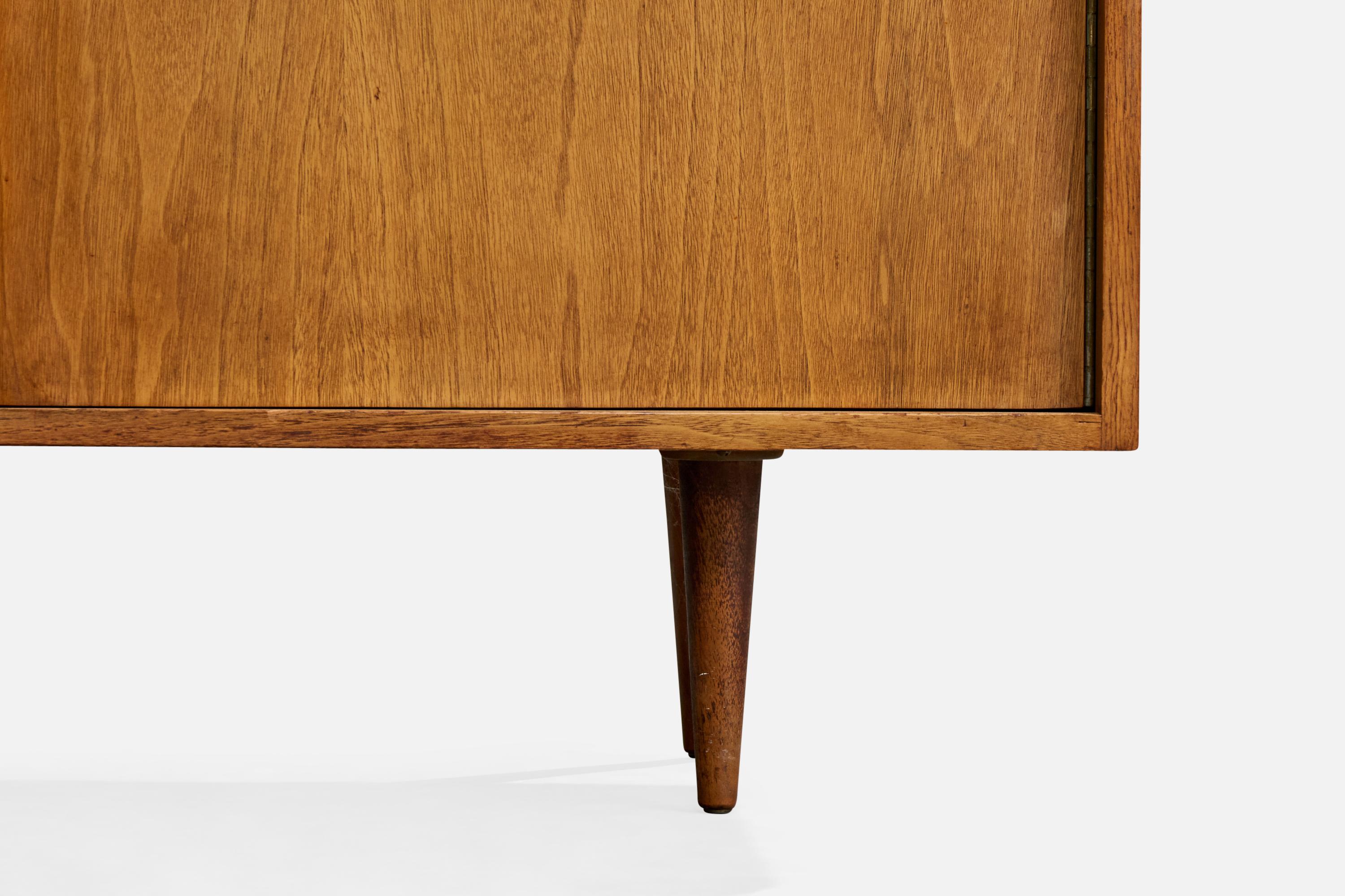 Milo Baughman, Cabinet, Walnut, USA, 1950s For Sale 4