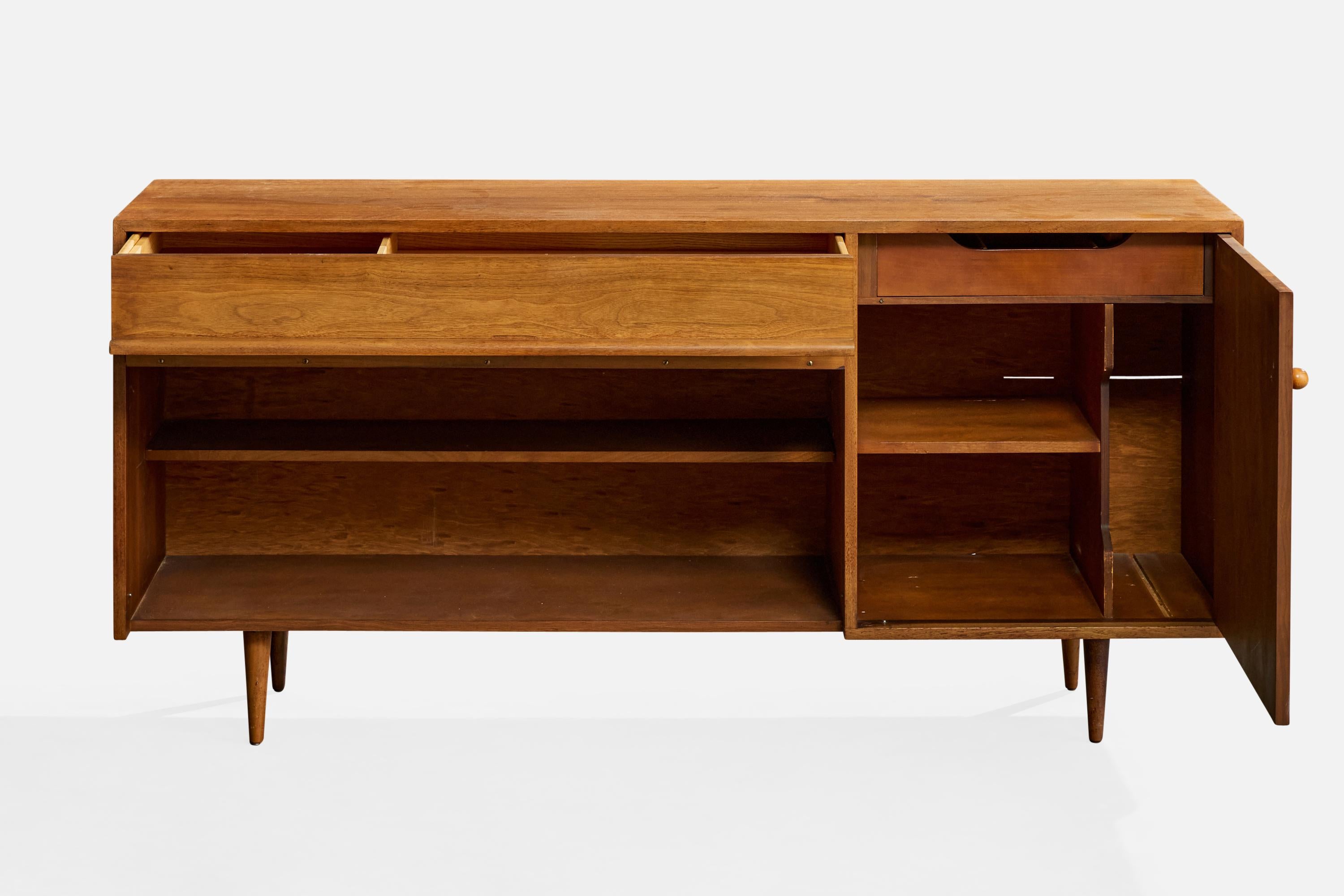 American Milo Baughman, Cabinet, Walnut, USA, 1950s For Sale