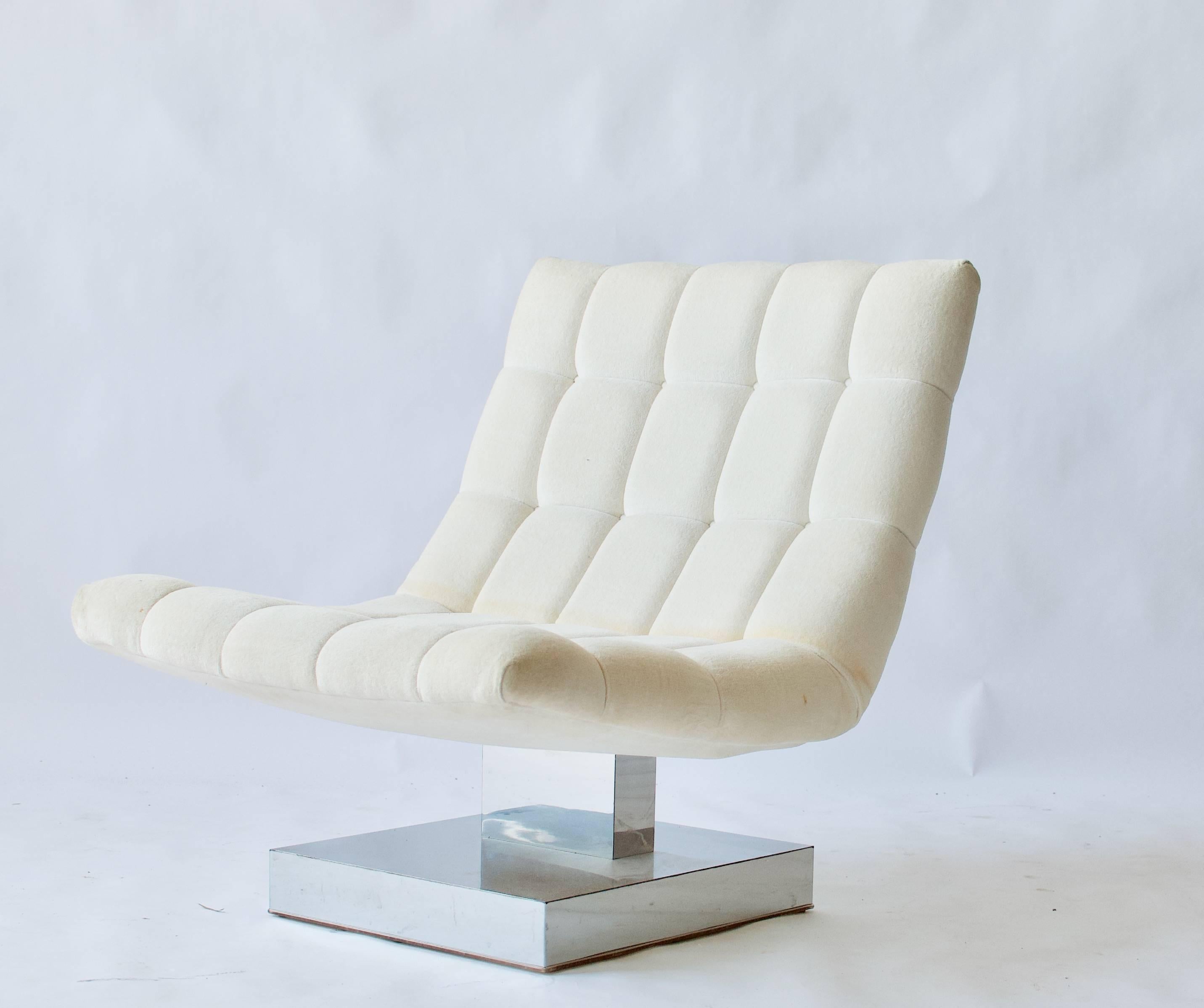 Milo Baughman cantilevered lounge chair on polished chrome pedestal base. Manufactured by Thayer Coggin.