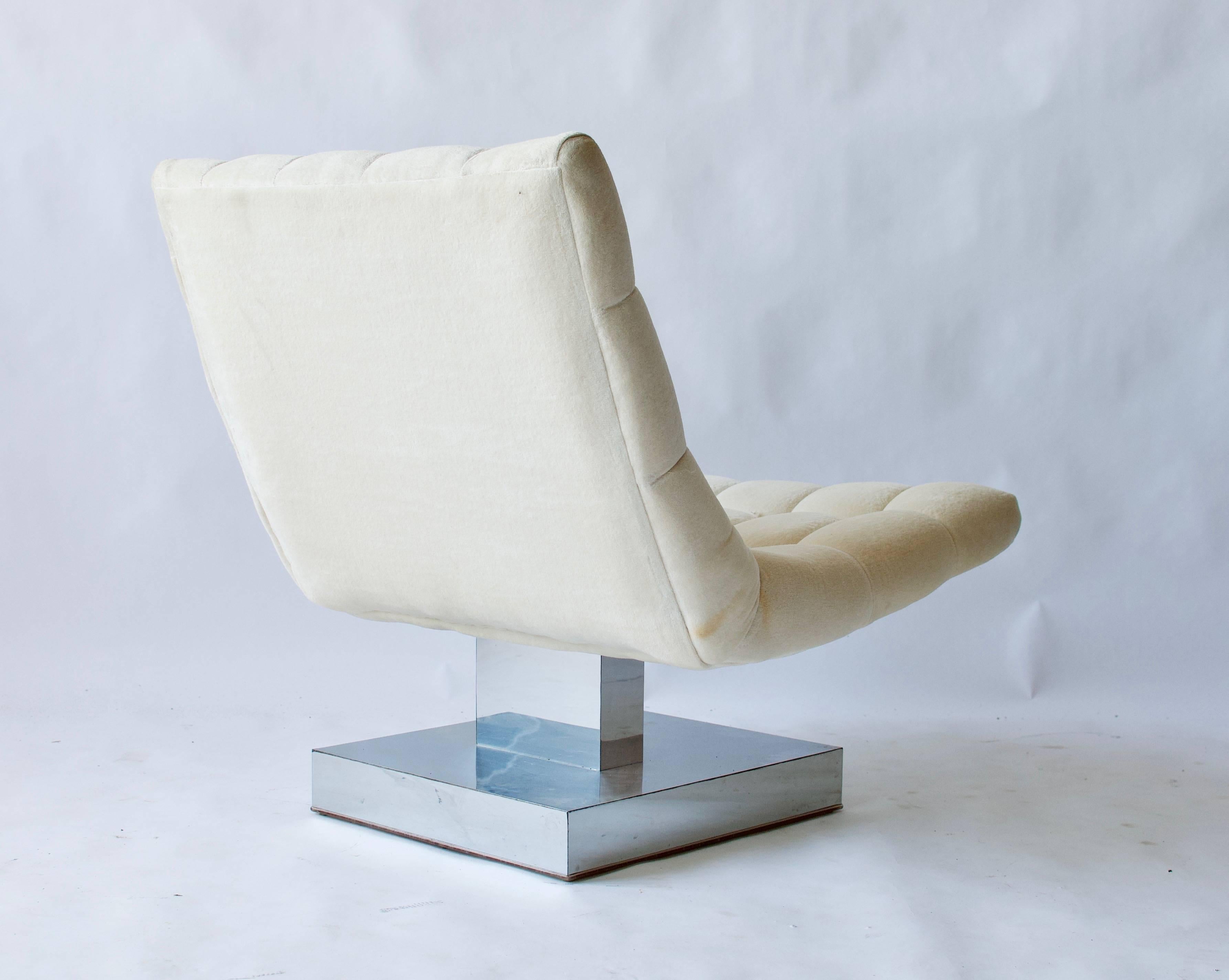 Mid-Century Modern Milo Baughman Cantilevered Lounge Chair For Sale