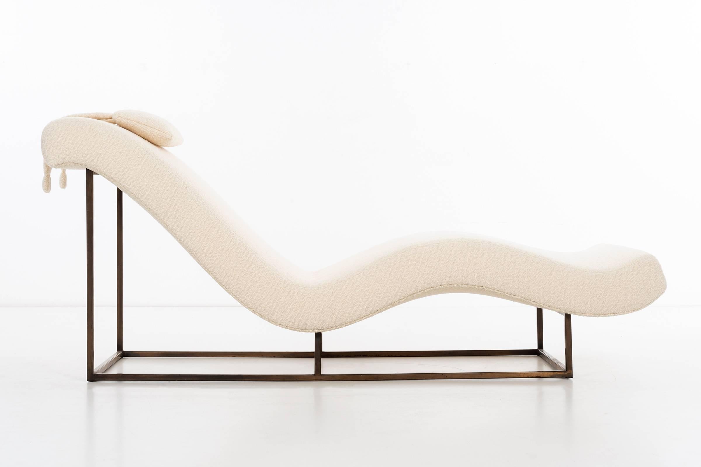 Chaise longue upholstered with new foam in Knoll Luxe 