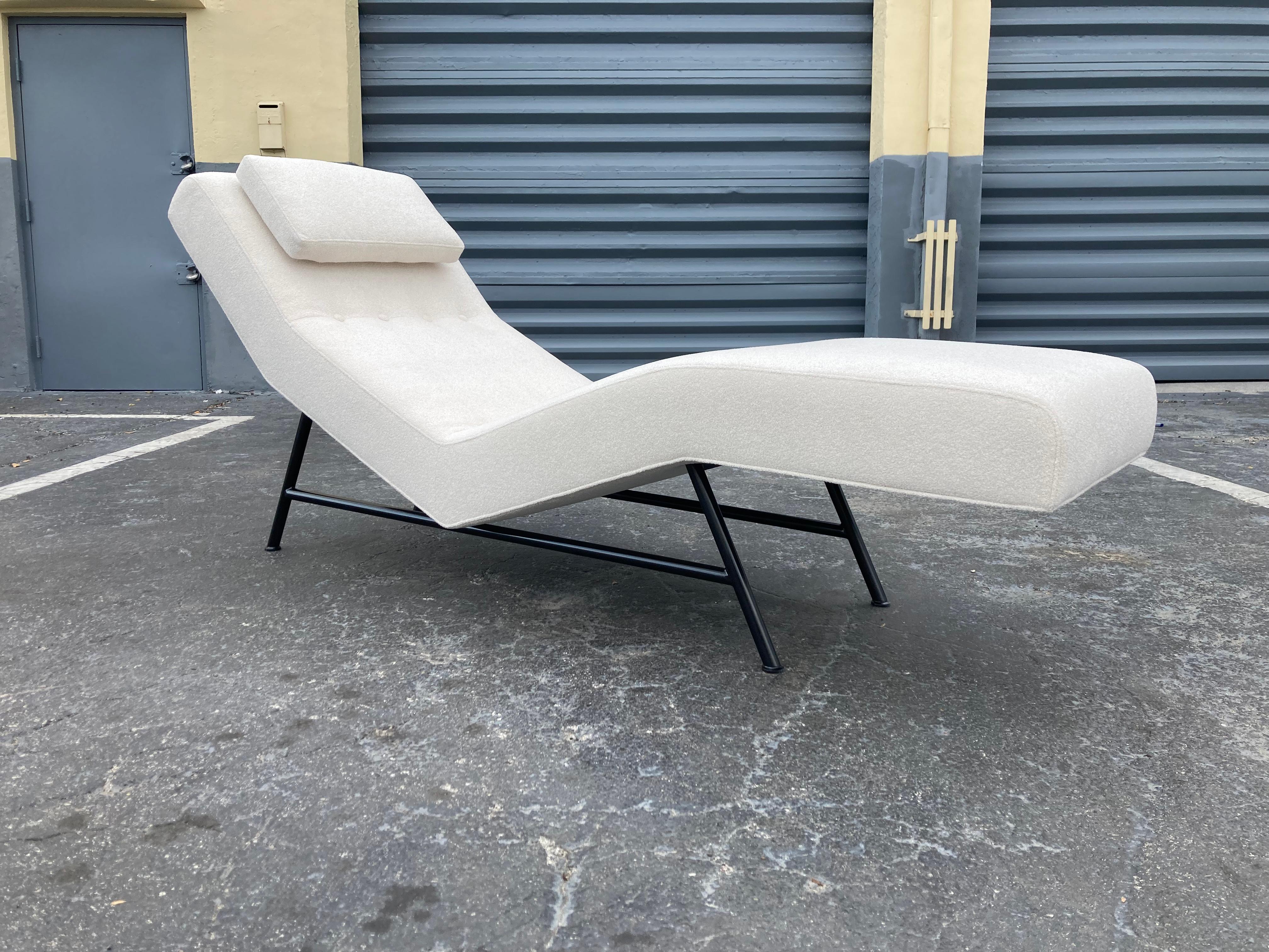 Modern Milo Baughman Chaise Lounge for Thayer Coggin, Ivory, Black, Daybed For Sale