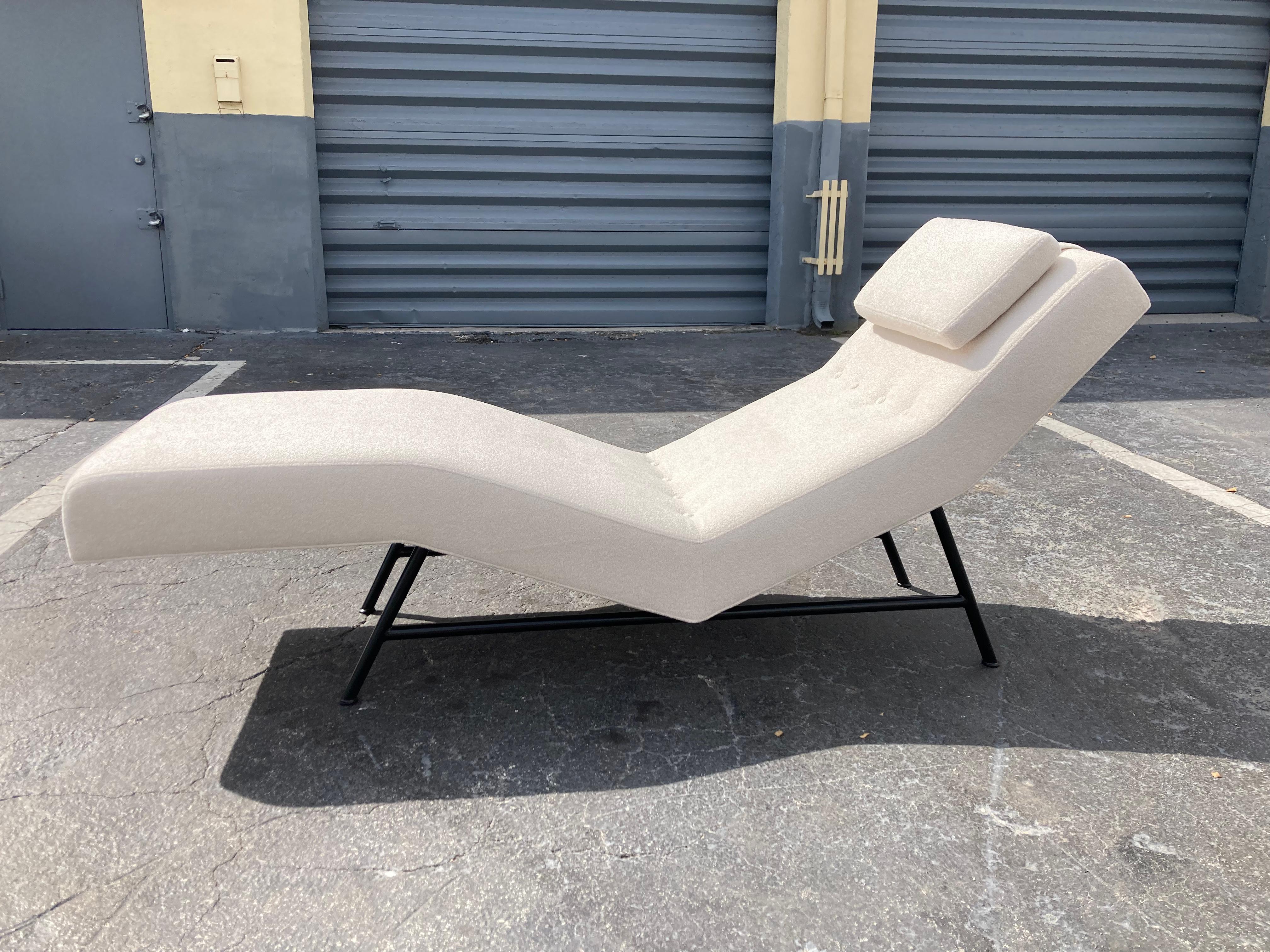 American Milo Baughman Chaise Lounge for Thayer Coggin, Ivory, Black, Daybed For Sale