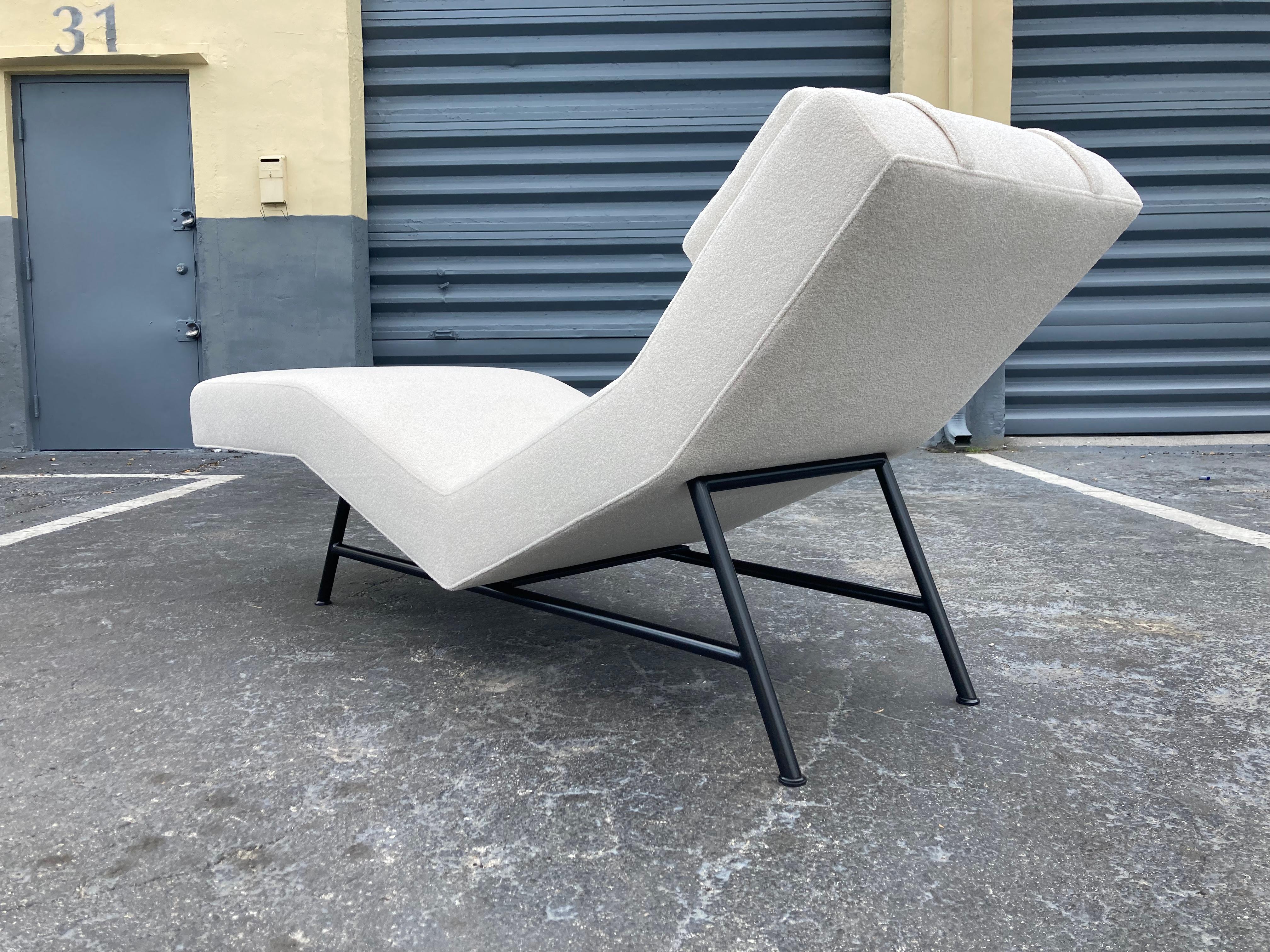 Milo Baughman Chaise Lounge for Thayer Coggin, Ivory, Black, Daybed In Excellent Condition For Sale In Miami, FL