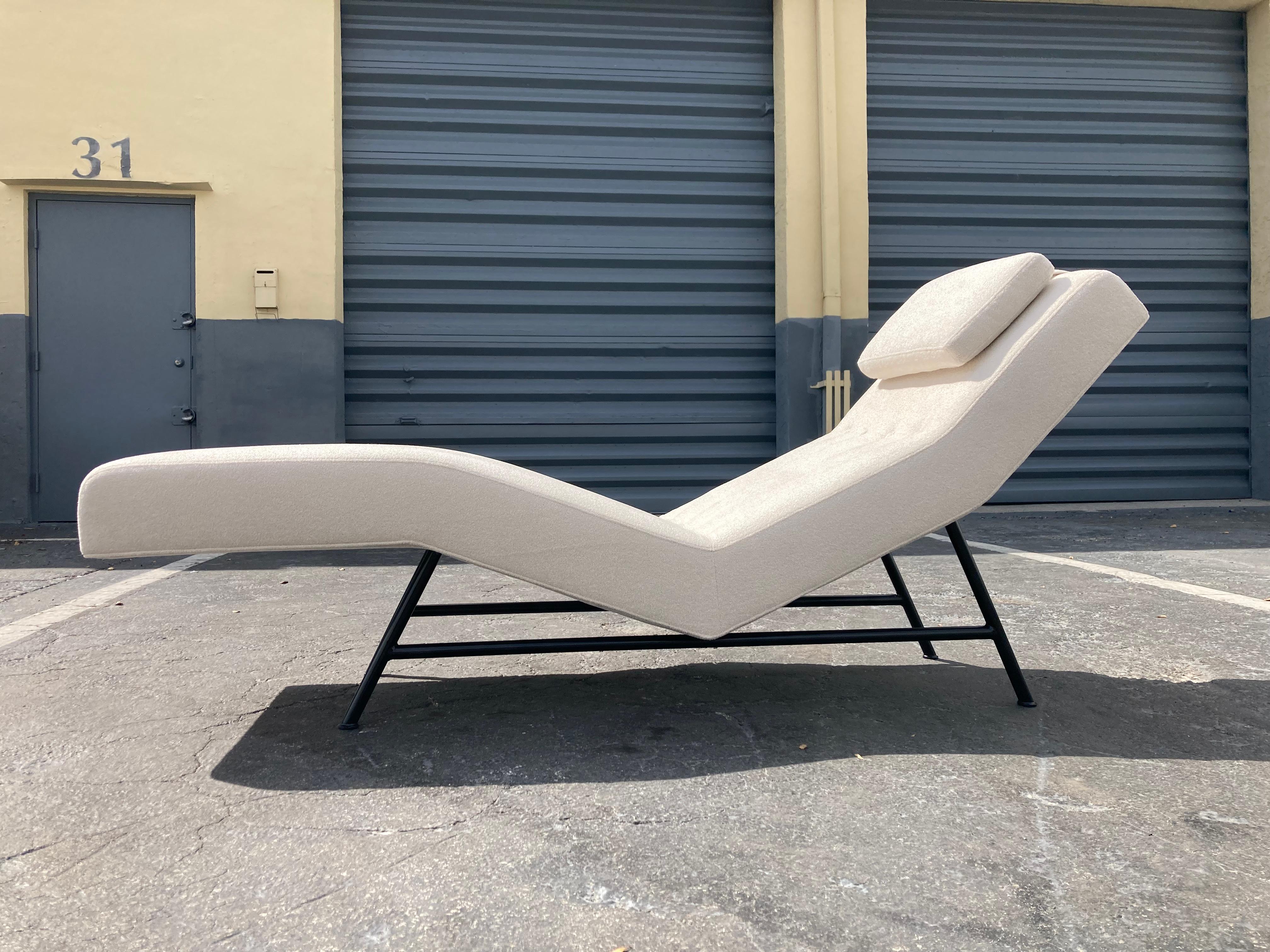 Milo Baughman Chaise Lounge for Thayer Coggin, Ivory, Black, Daybed In Excellent Condition For Sale In Miami, FL