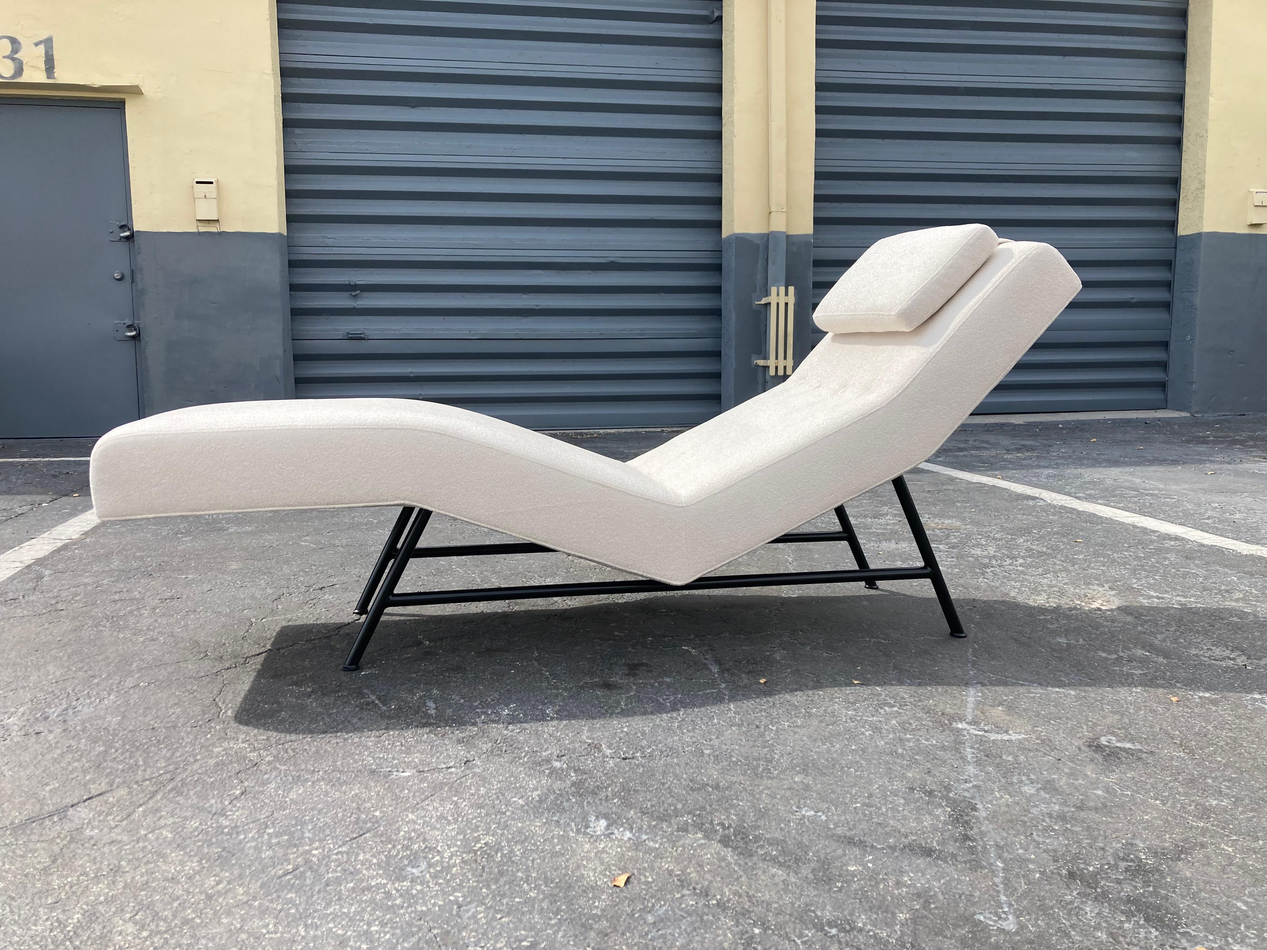 Metal Milo Baughman Chaise Lounge for Thayer Coggin, Ivory, Black, Daybed For Sale