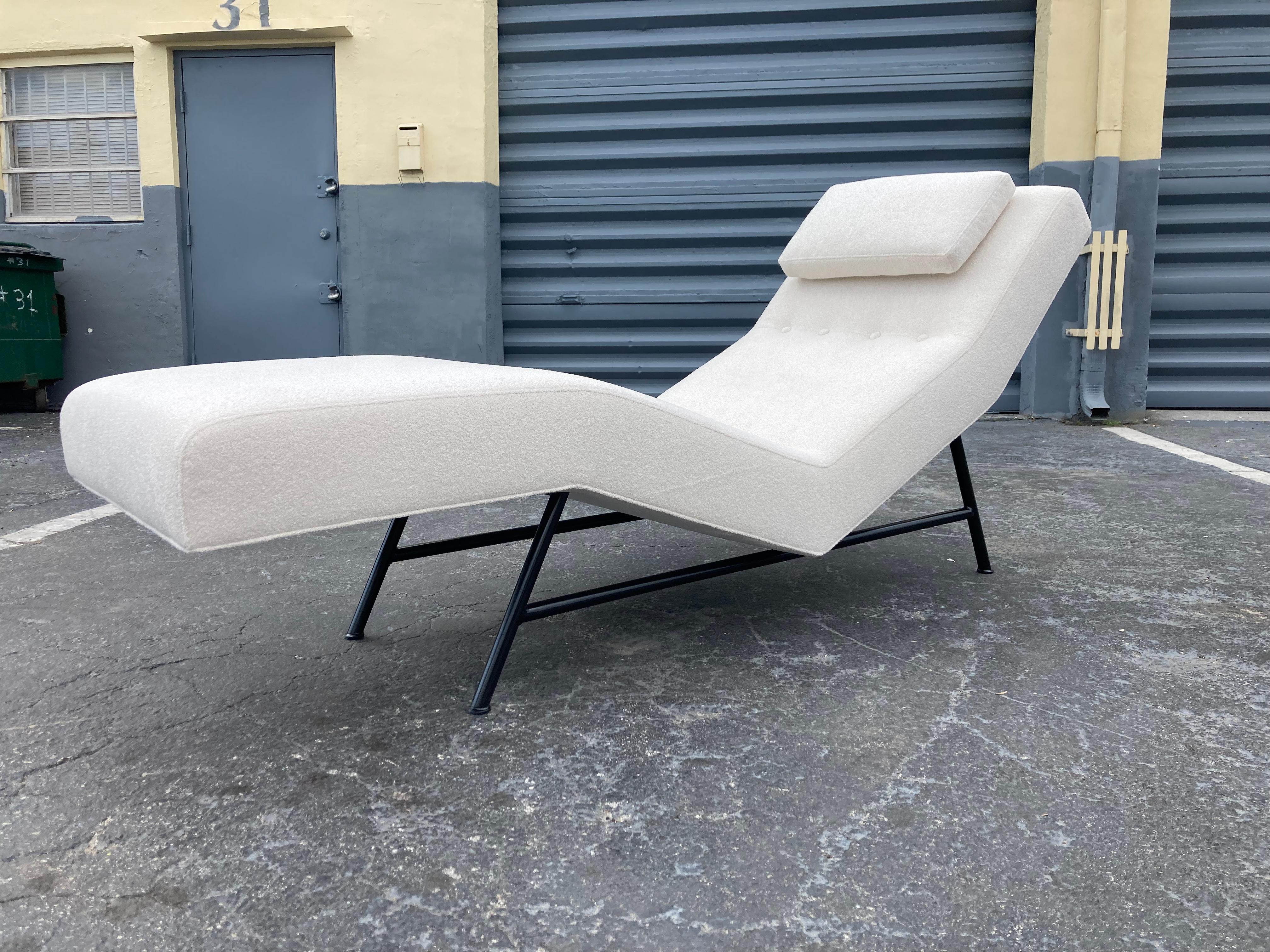 Metal Milo Baughman Chaise Lounge for Thayer Coggin, Ivory, Black, Daybed For Sale