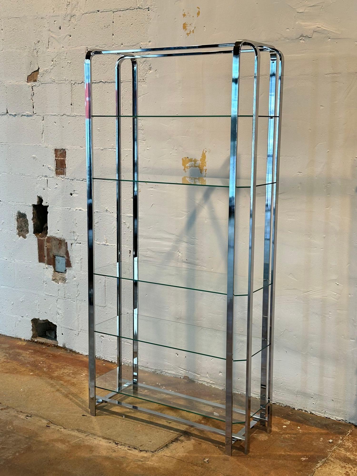 Mid-Century moderno Milo Baughman - Etagere/Scaffale in cromo e vetro, 1960 in vendita