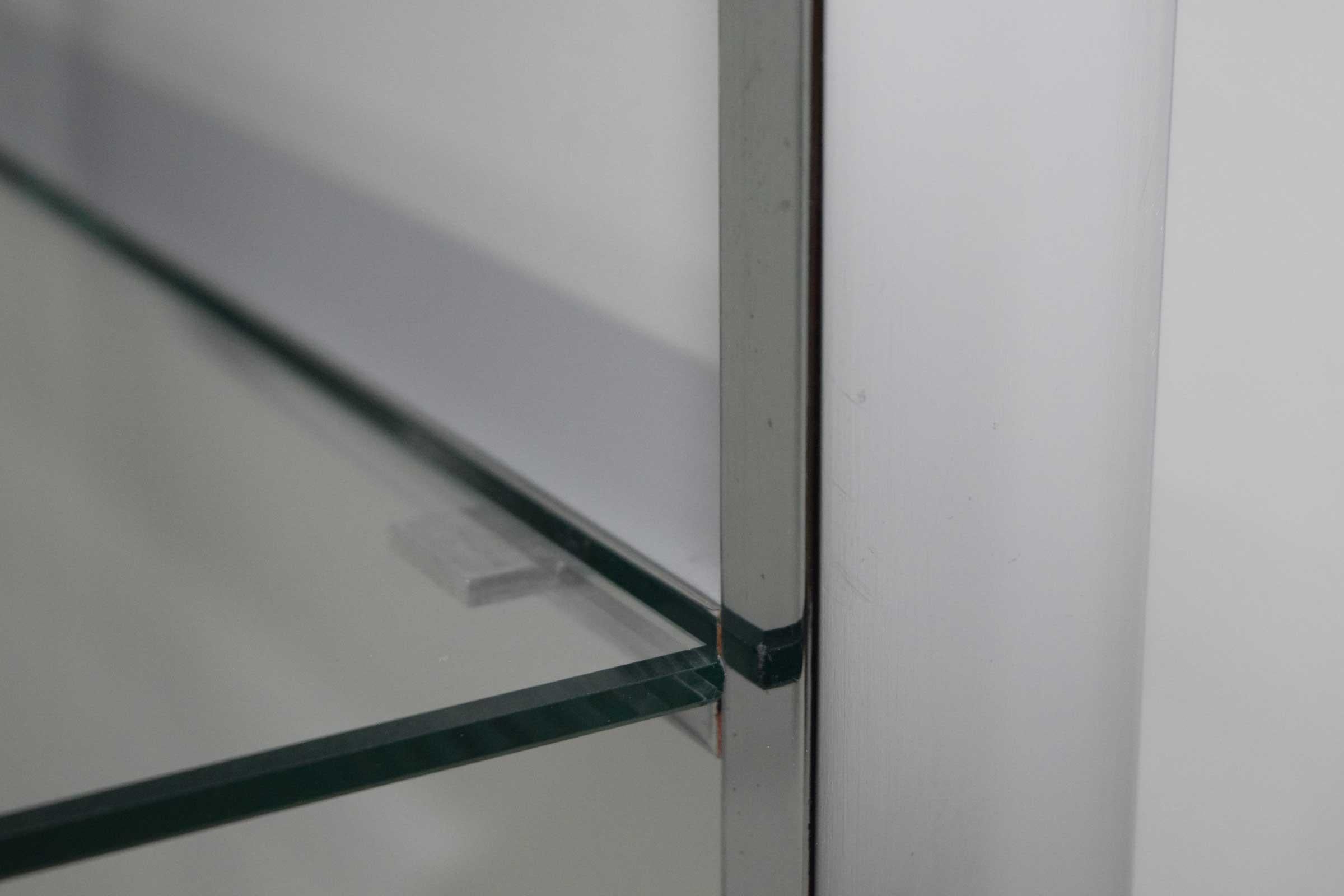 20ième siècle Étiquette en chrome et verre de Milo Baughman en vente