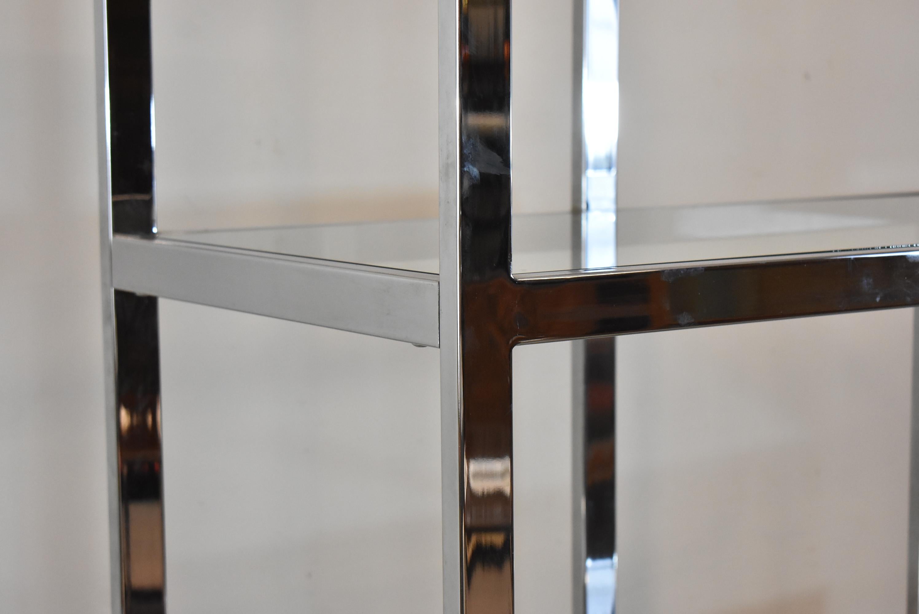 Milo Baughman Pyramiden-Etagere aus Chrom und Glas im Zustand „Gut“ im Angebot in Toledo, OH