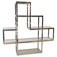 Milo Baughman Pyramiden-Etagere aus Chrom und Glas 