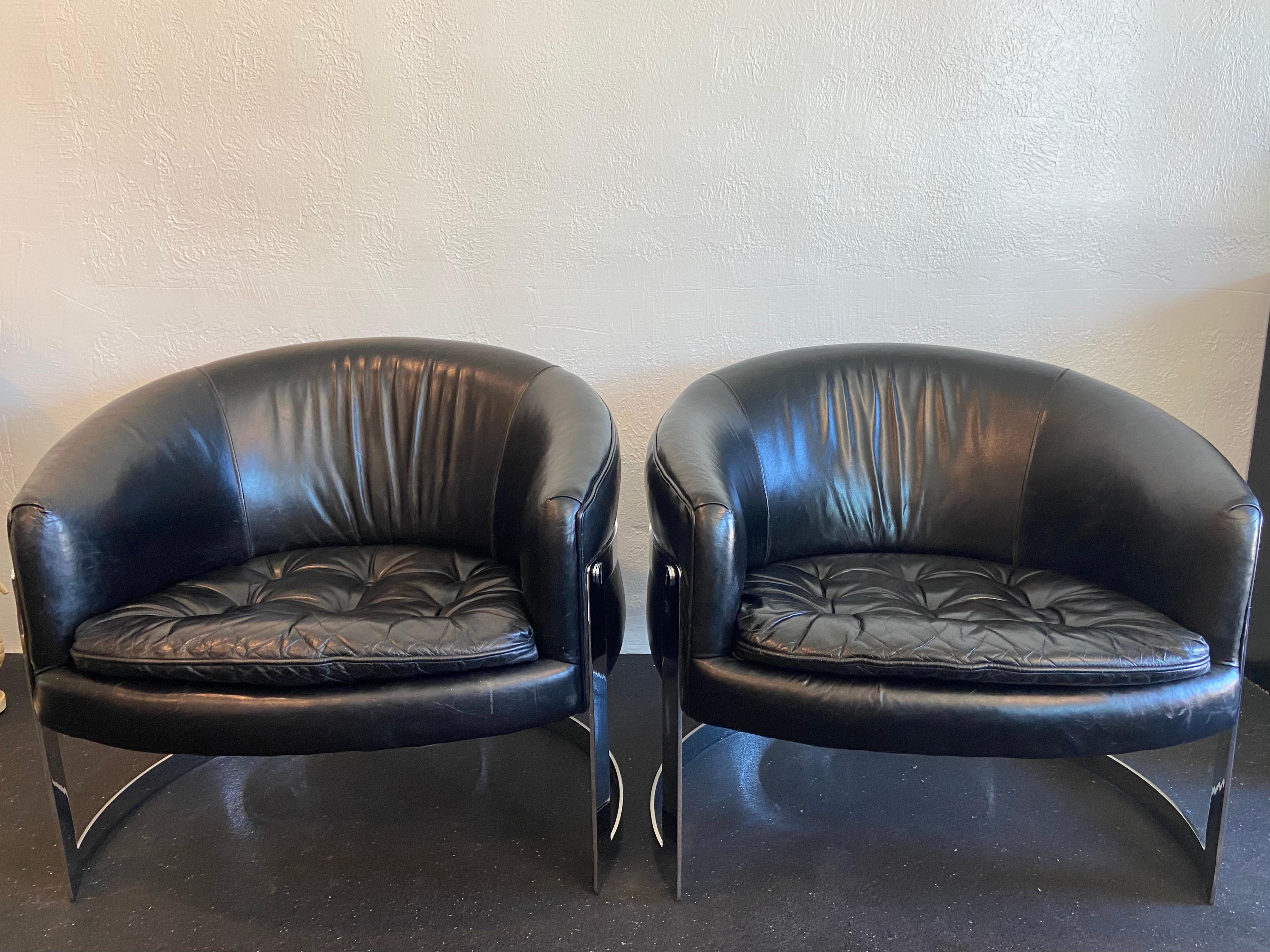 Mid-Century Modern Flair Milo Baughman Style Chrome Cantilever Lounge Chairs In Leather- a Pair en vente