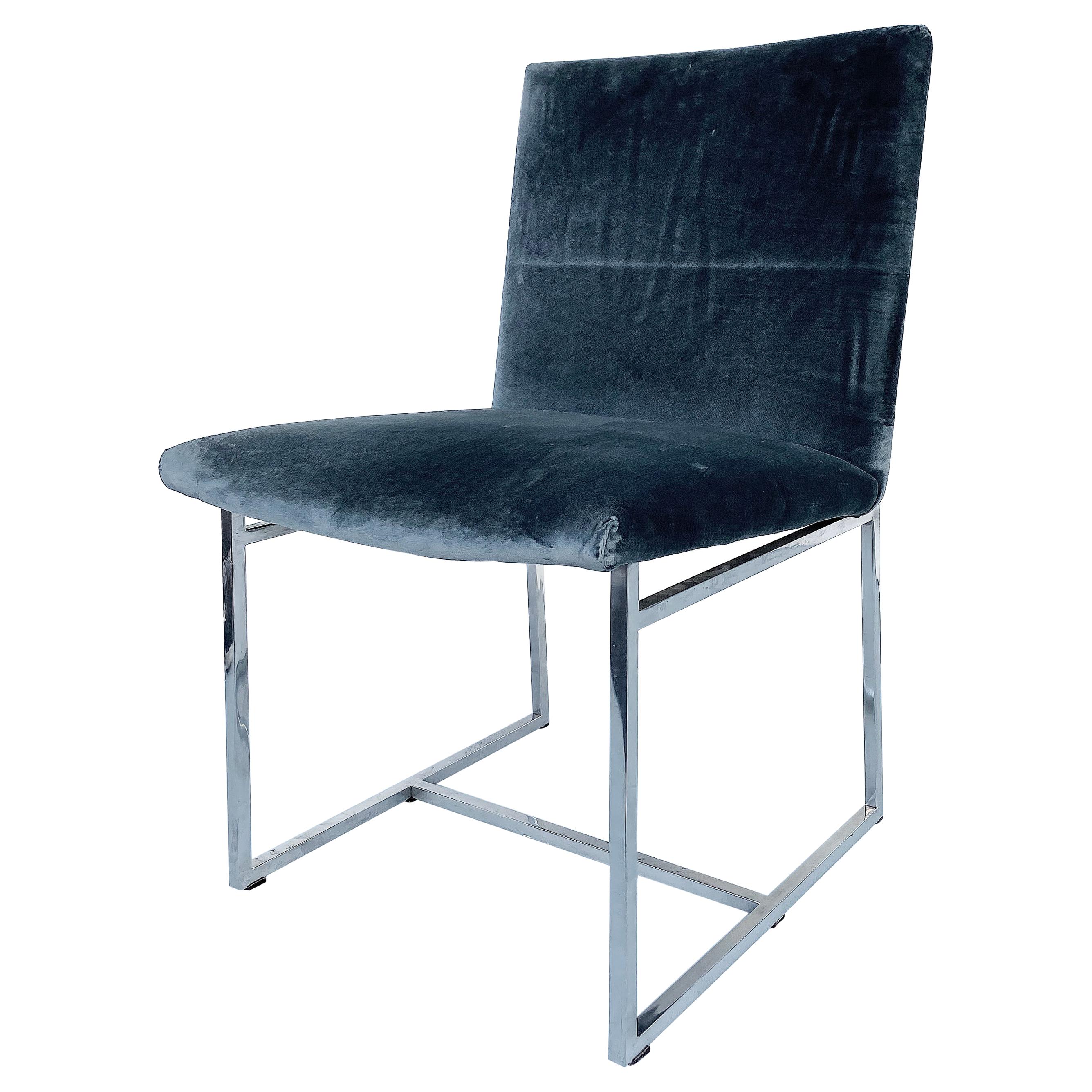 Chaise de bureau chromée style Milo Baughman en velours Cowtan & Tout