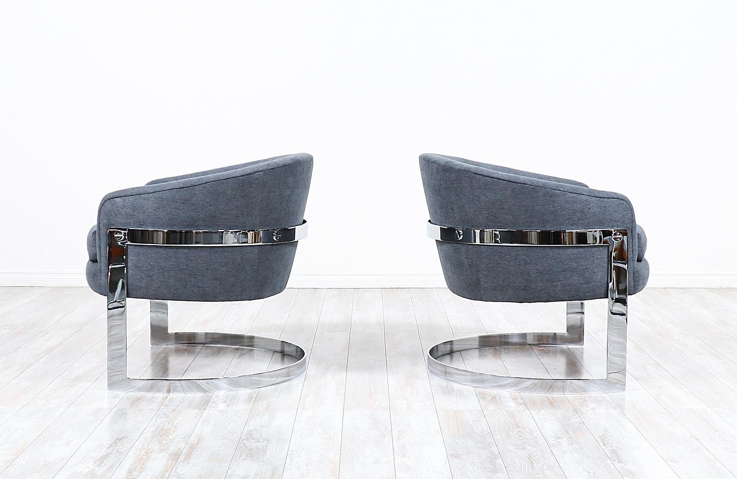 Expertly Restored - Mid-Century Modern Chrome Tub Lounge Chairs by Flair In Excellent Condition For Sale In Los Angeles, CA