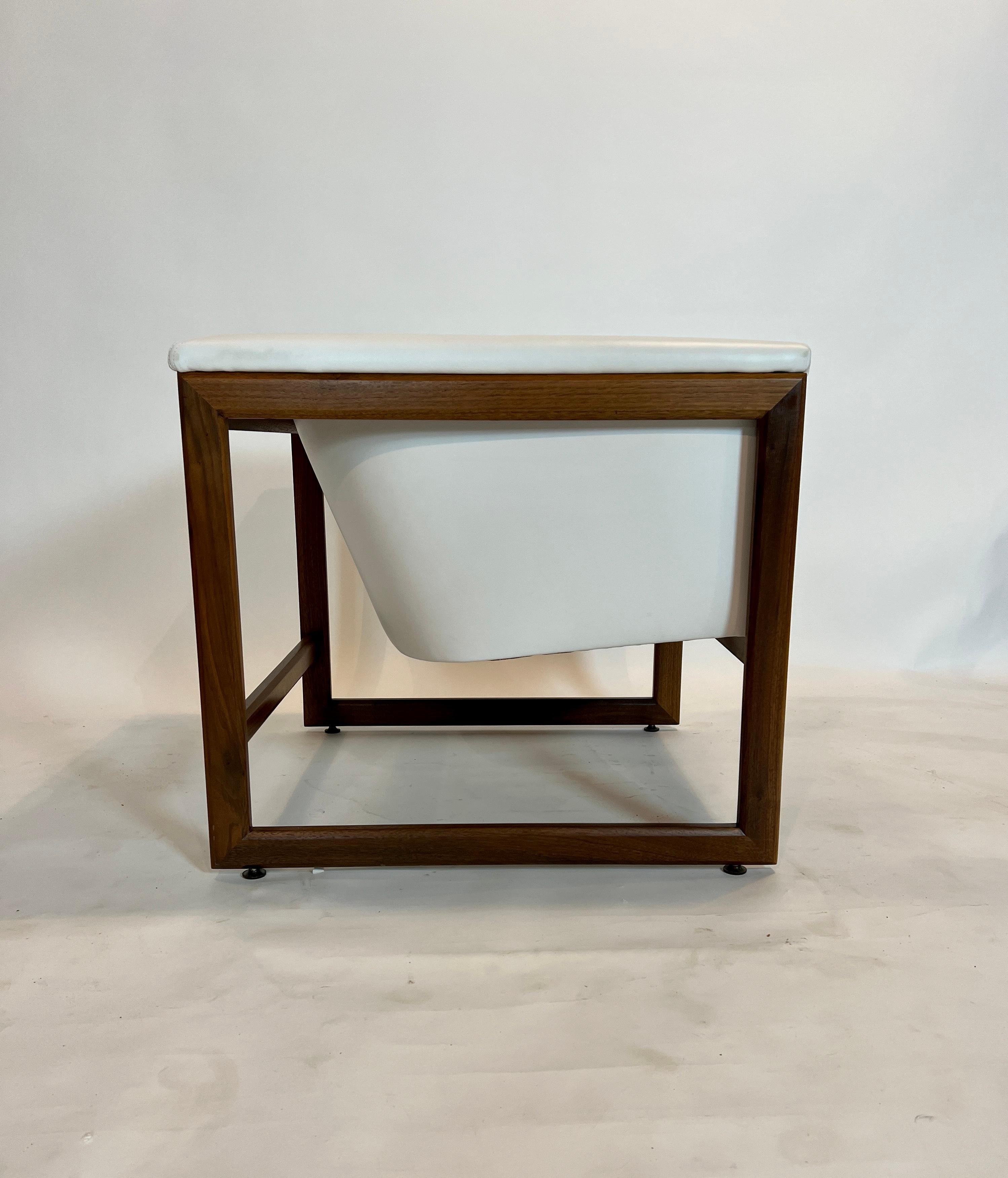 Mid-Century Modern Milo Baughman Cube Chair For Sale